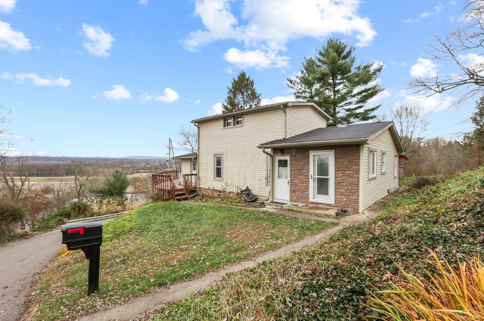 713 Grace Ave, Coshocton OH  43812-1017 exterior