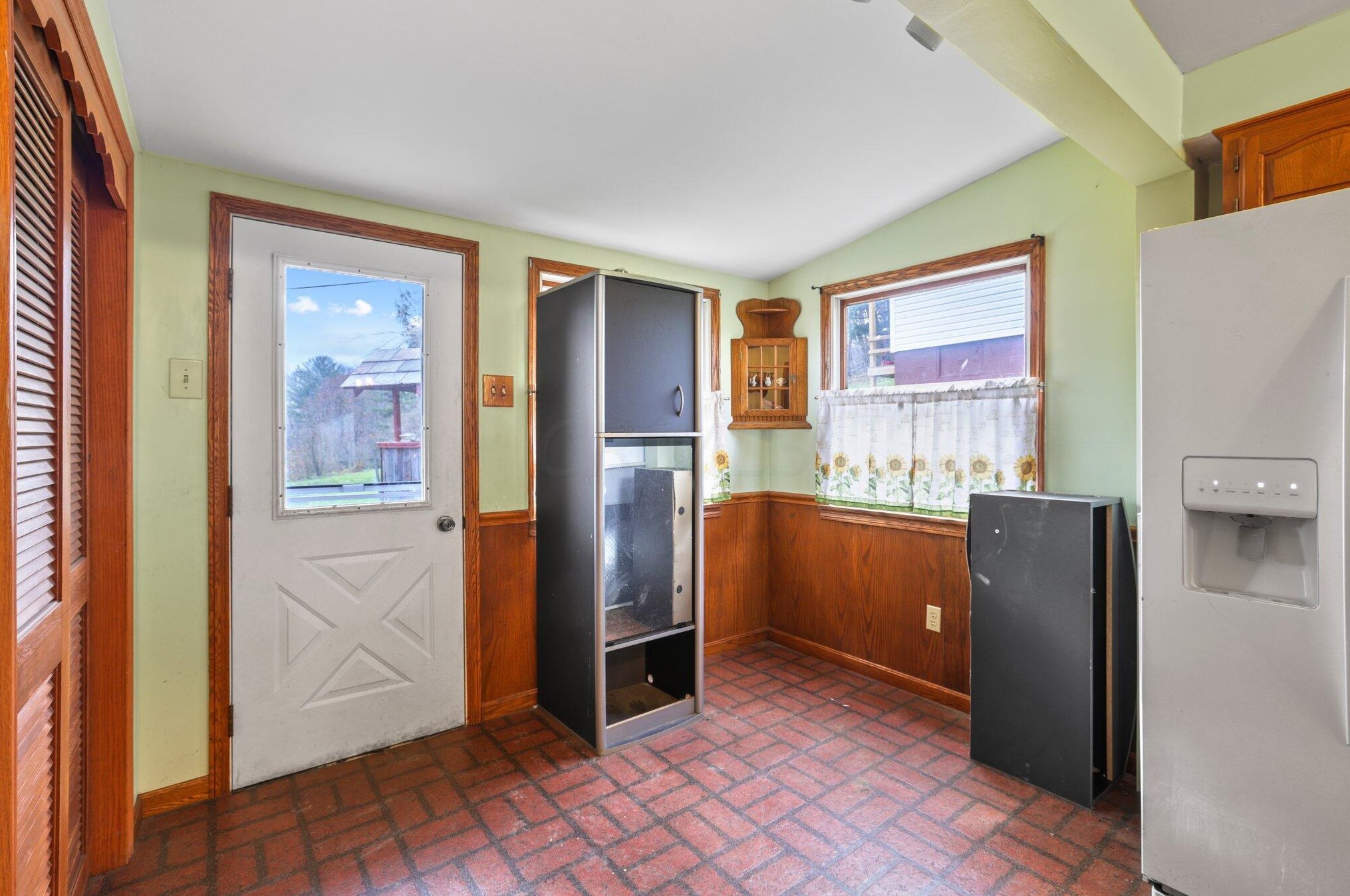 713 Grace Ave, Coshocton OH  43812-1017 exterior