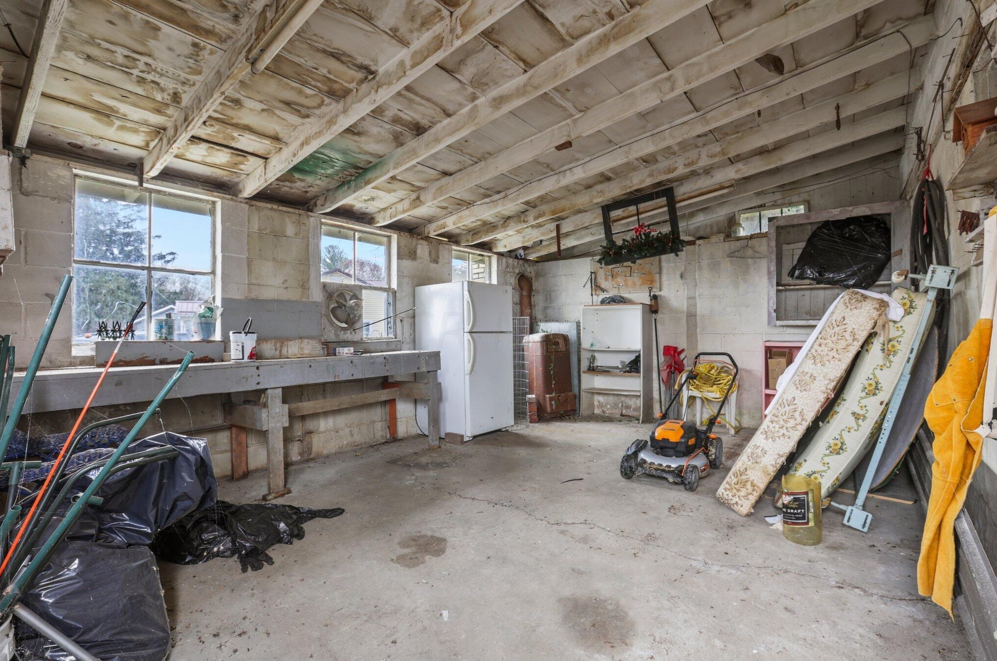 713 Grace Ave, Coshocton OH  43812-1017 exterior