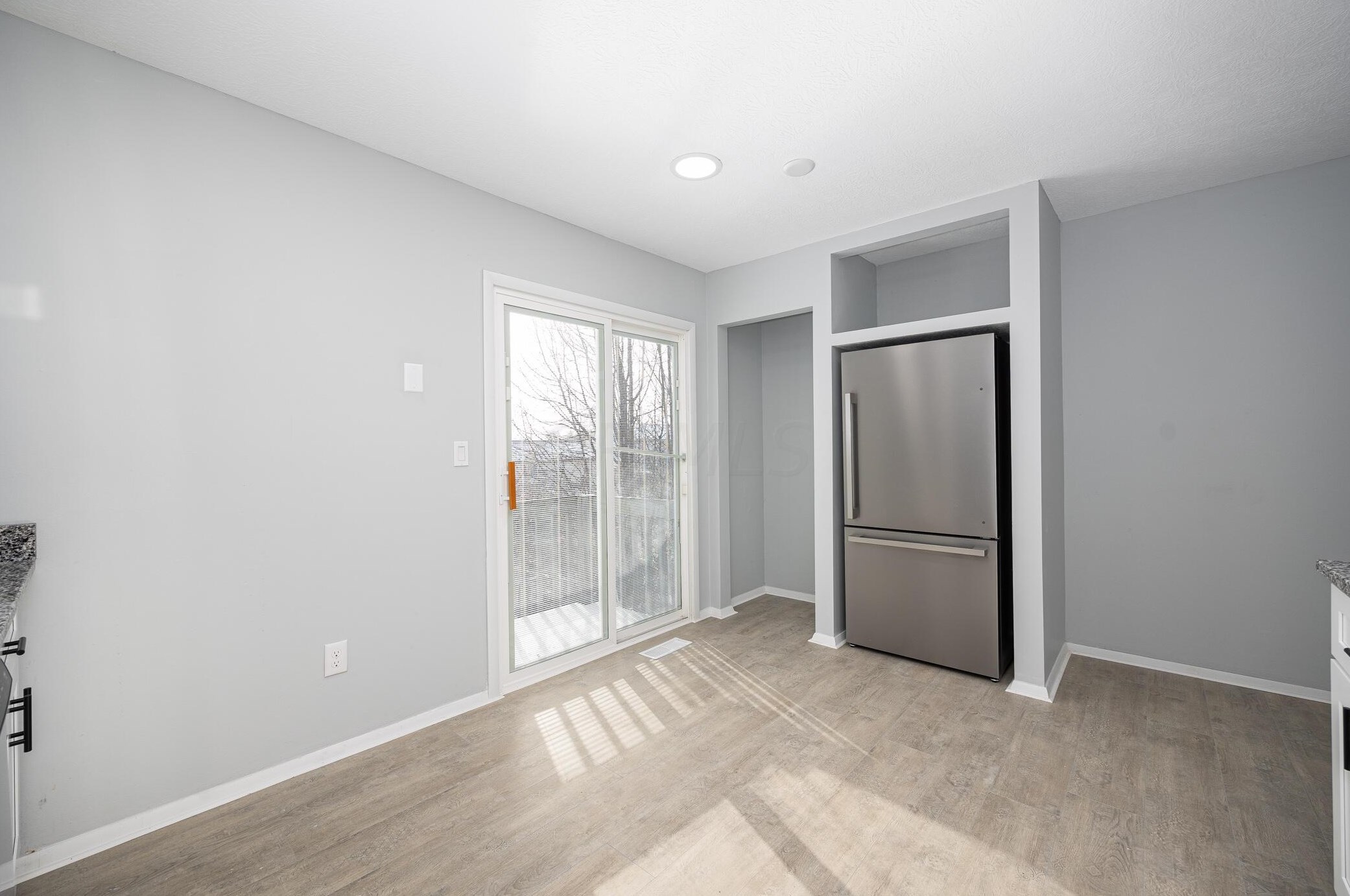 4066 Acres Dr, Columbus OH  43207-4639 exterior