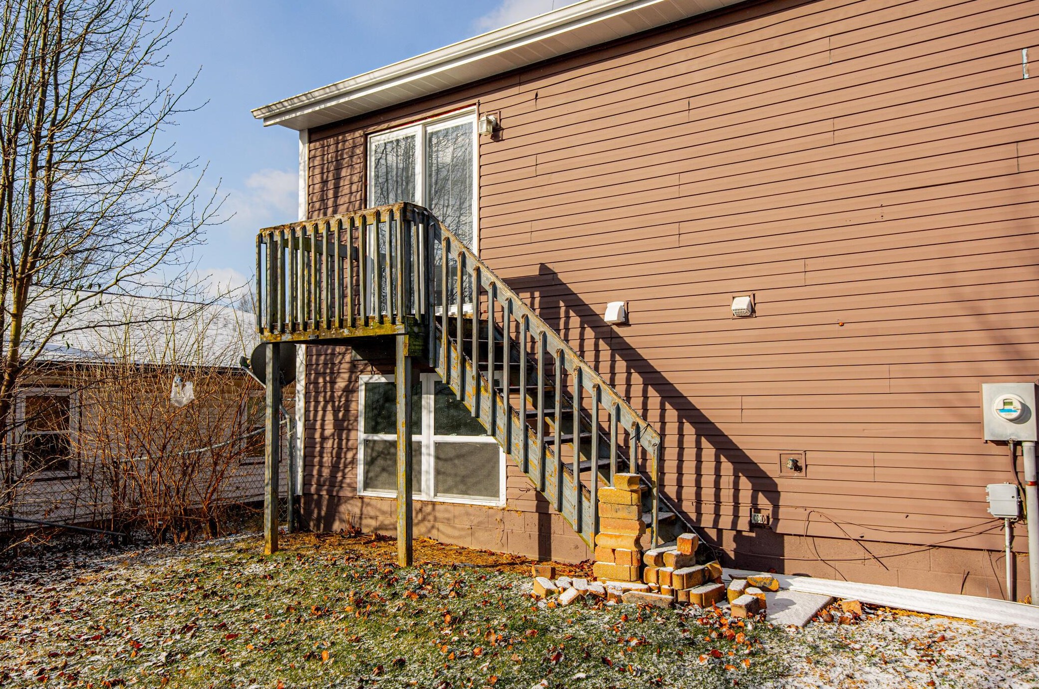 4066 Acres Dr, Columbus OH  43207-4639 exterior