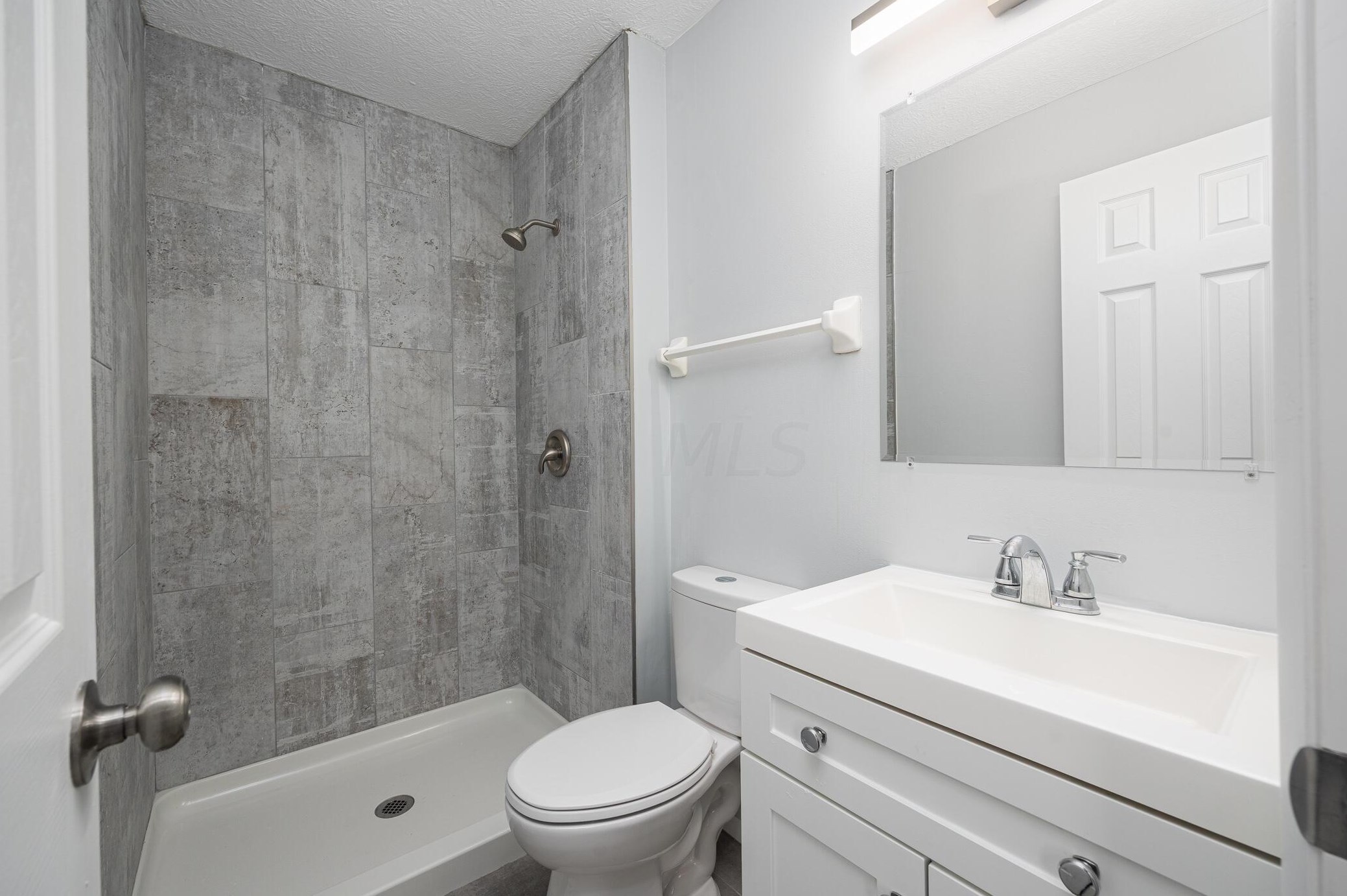 4066 Acres Dr, Columbus OH  43207-4639 exterior