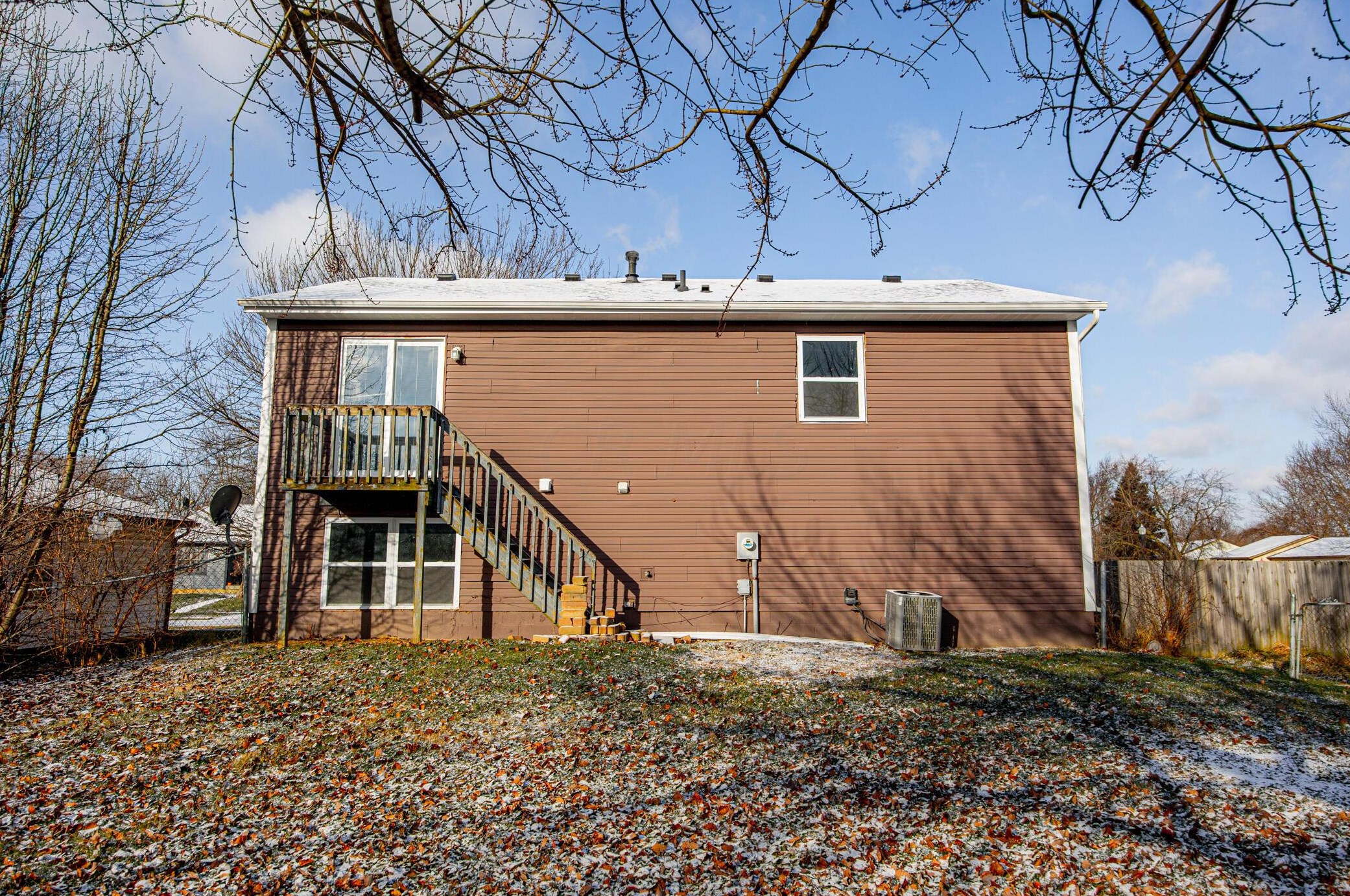 4066 Acres Dr, Columbus OH  43207-4639 exterior