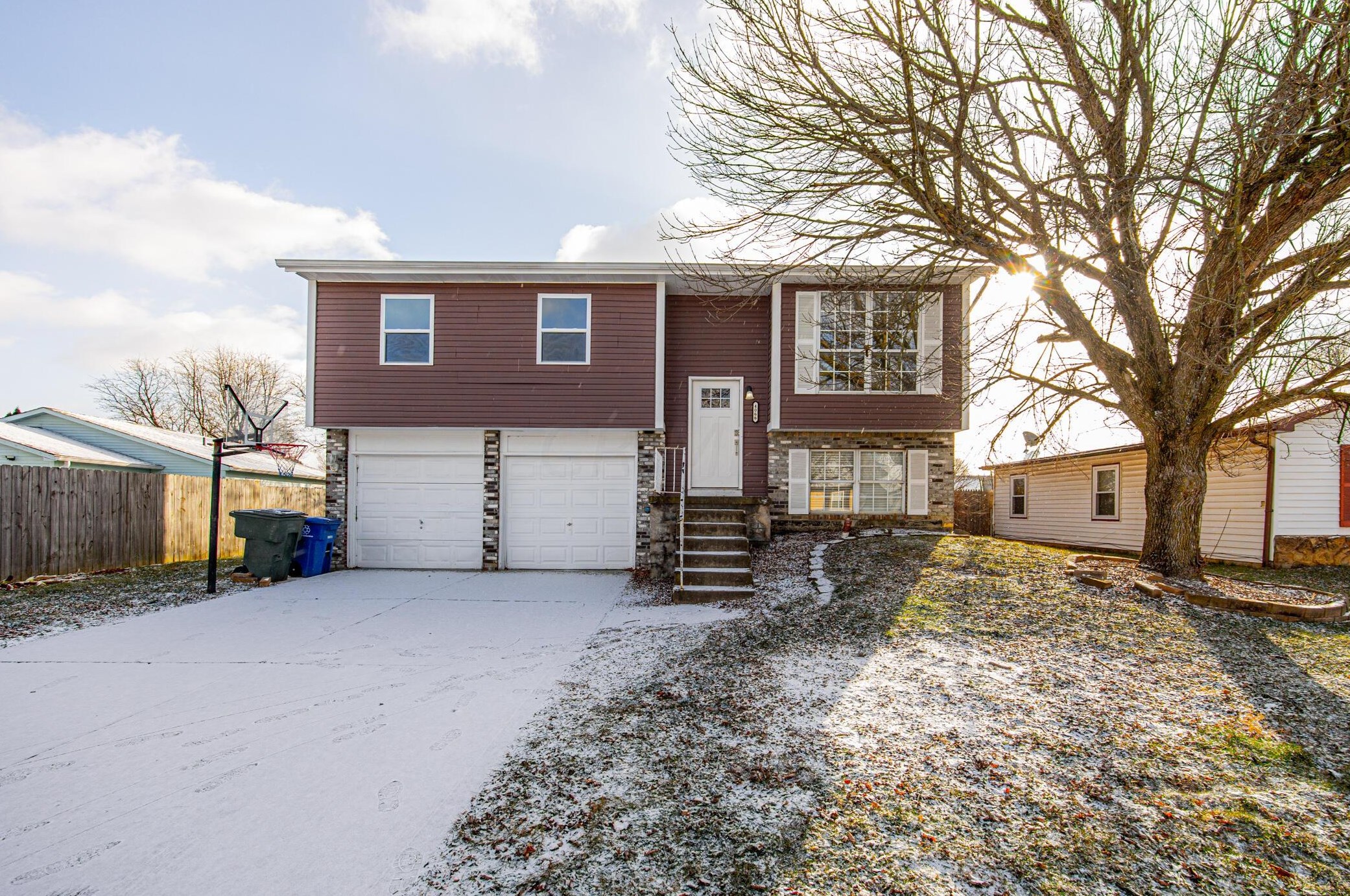 4066 Acres Dr, Columbus OH  43207-4639 exterior