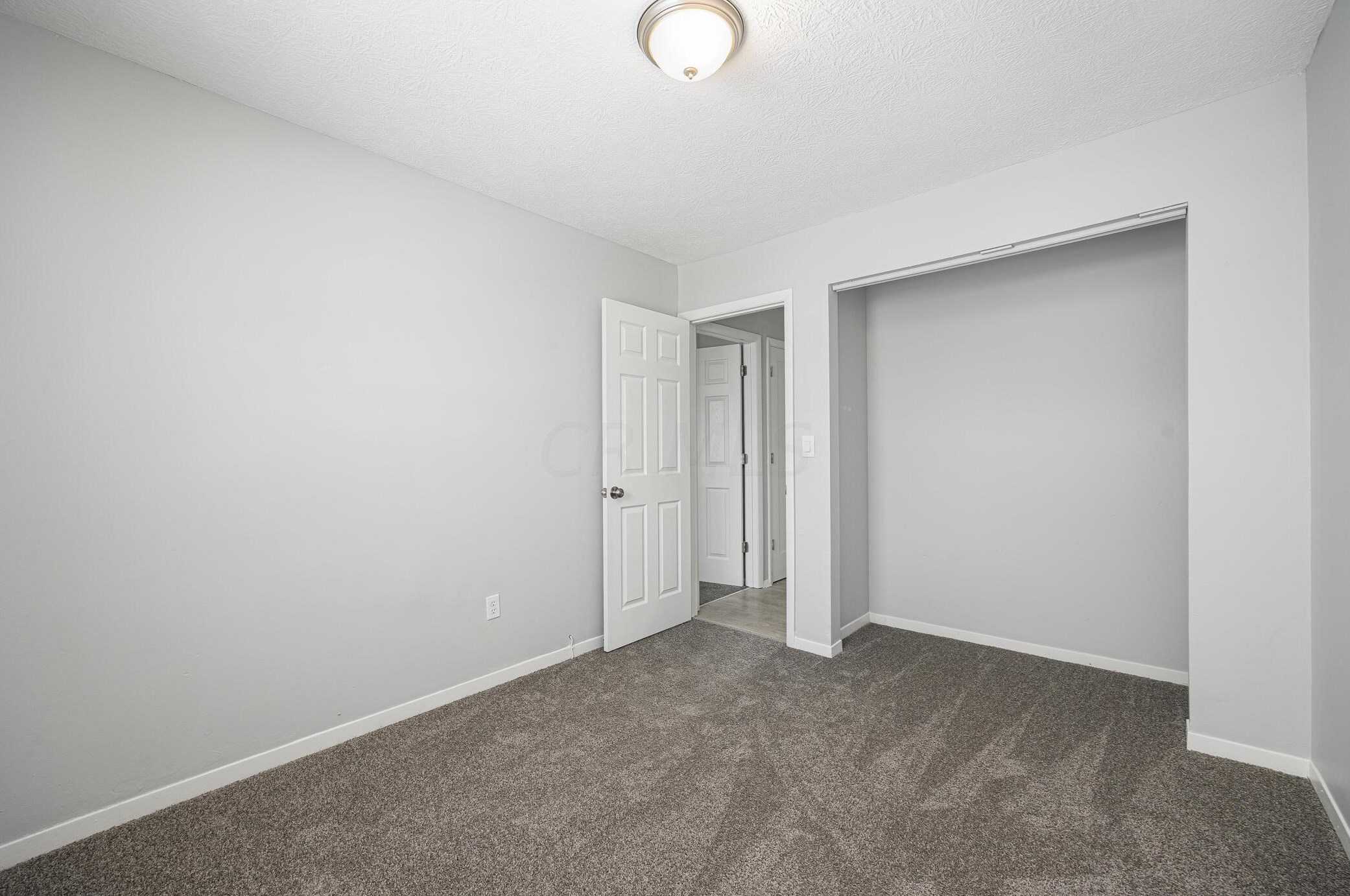 4066 Acres Dr, Columbus OH  43207-4639 exterior