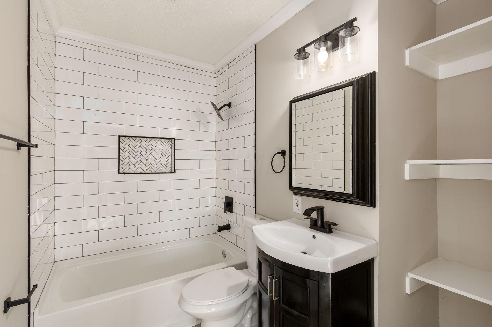 1364 Huy Rd, Columbus OH 43224-3558 exterior