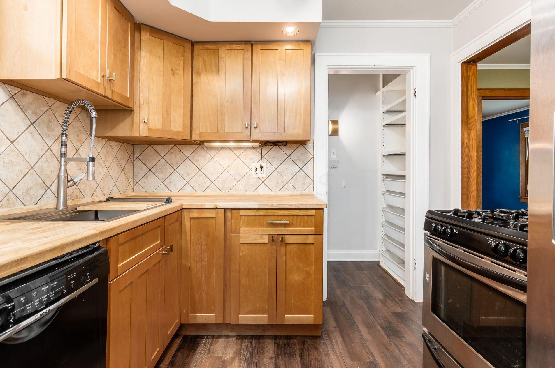 845 Cassingham Rd, Columbus OH  43209-2436 exterior