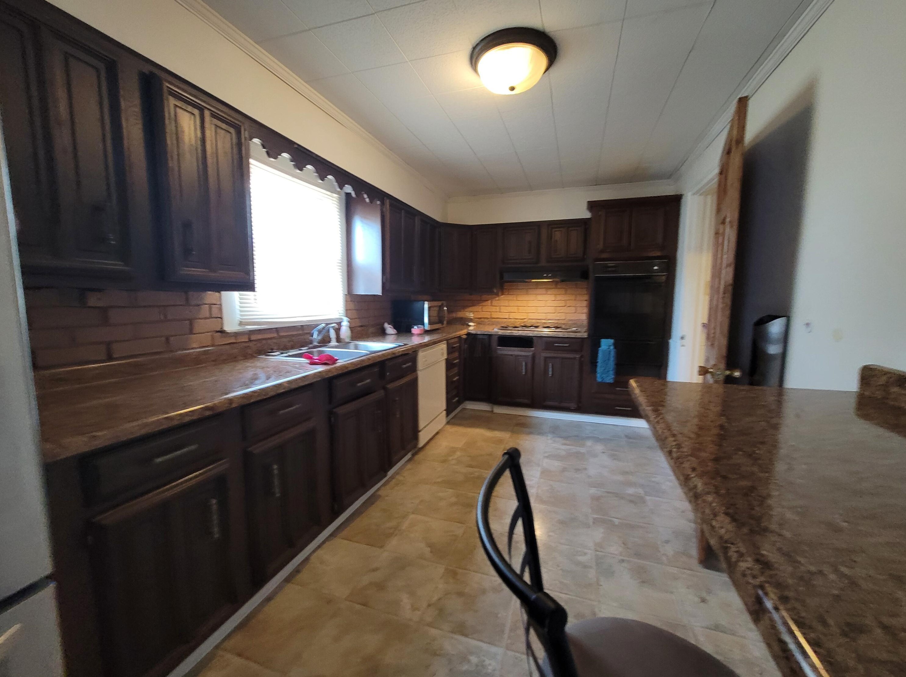 556 Townview Cir, Mansfield OH  44907-1136 exterior