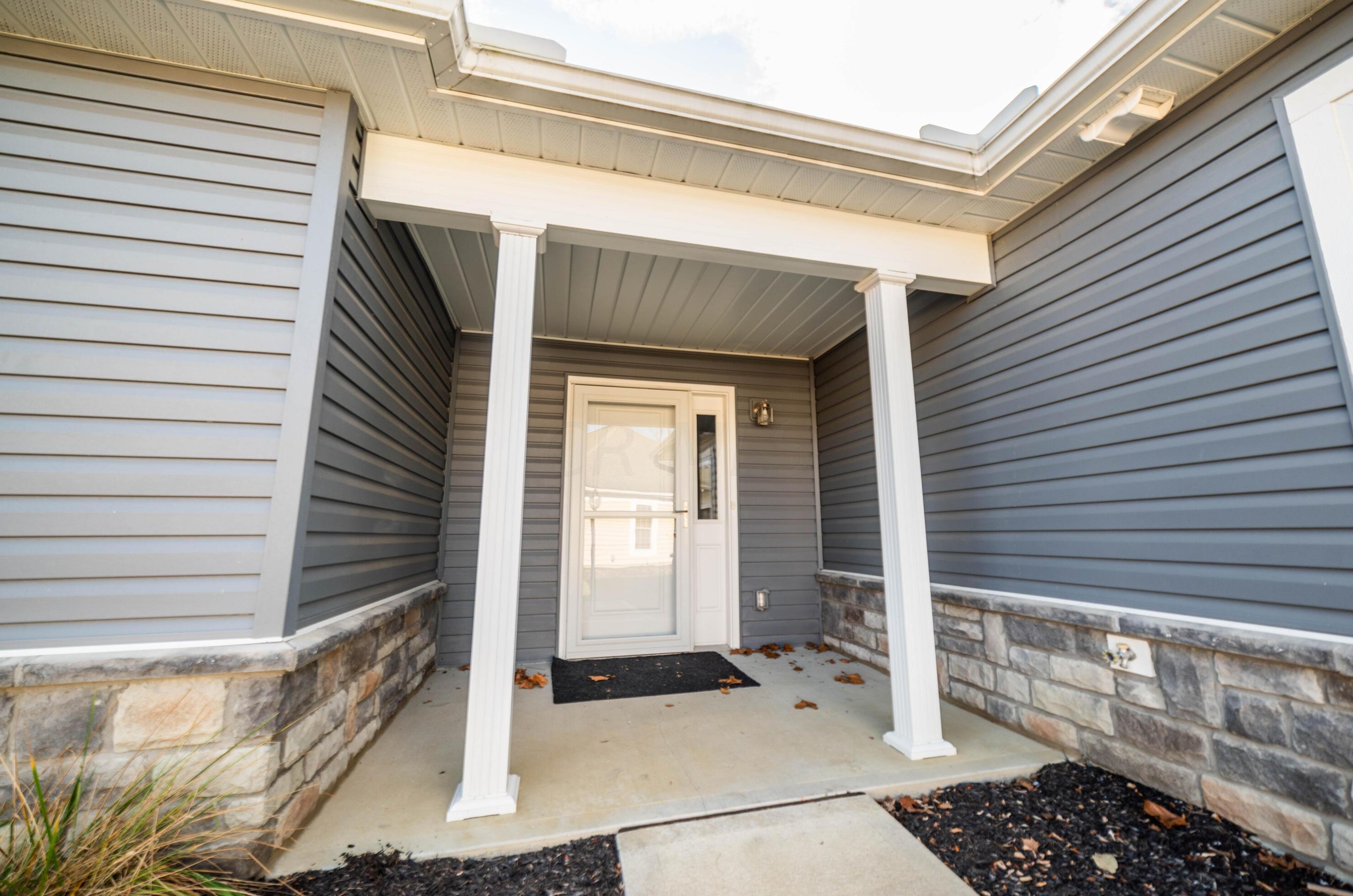 1407 Epworth Forest Dr, Lancaster OH  43130-7755 exterior