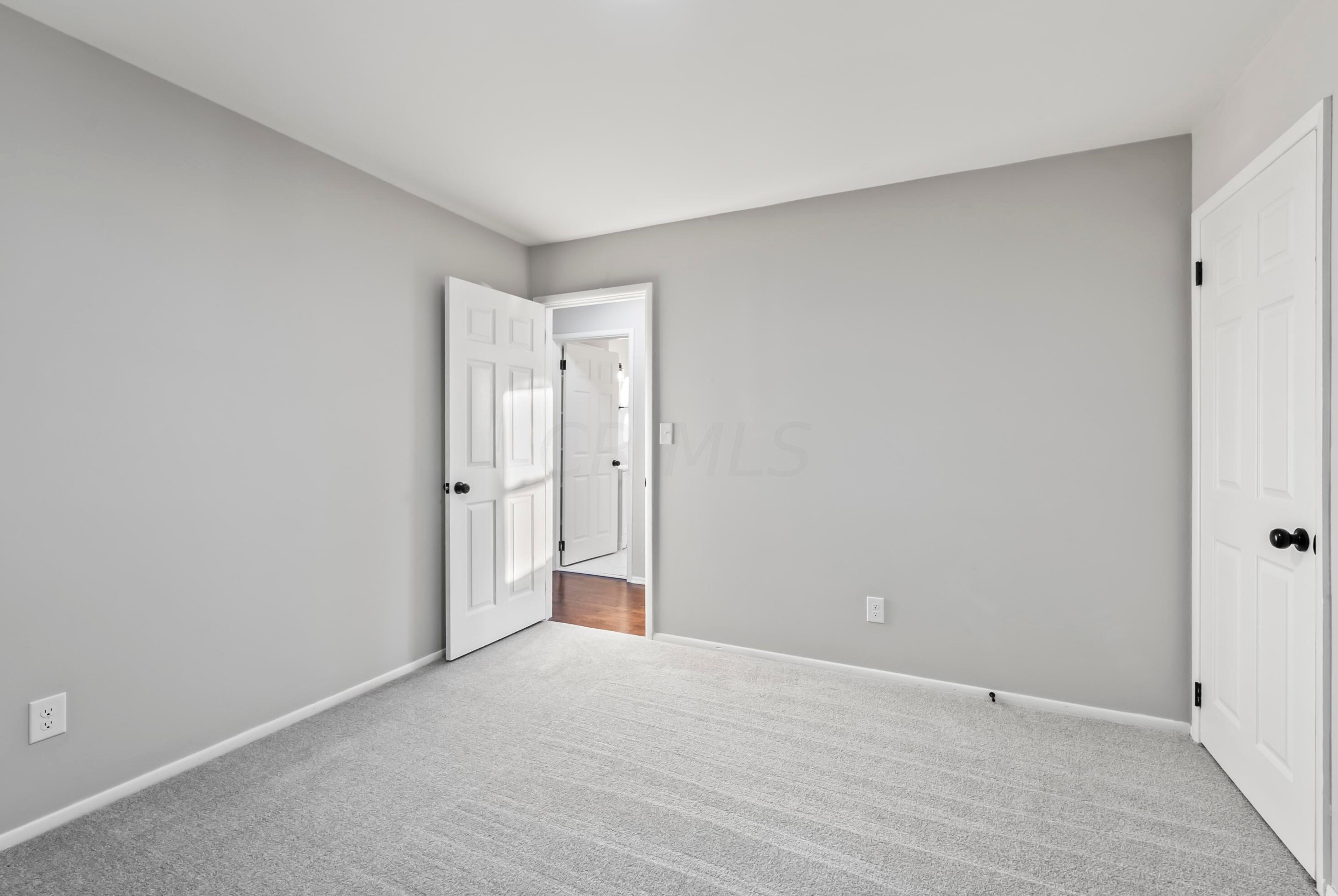 2984 Hampshire Rd, Columbus OH 43209-2654 exterior