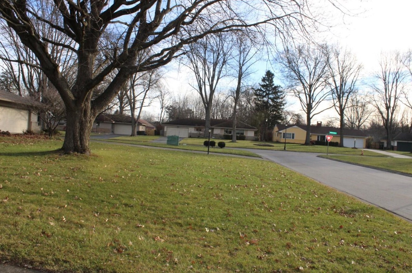 1000 Poling Dr, Columbus OH 43224-1956 exterior