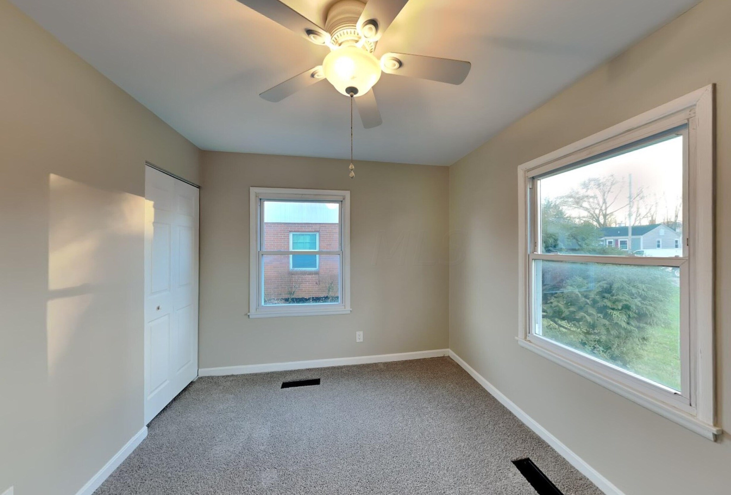 242 Danhurst Rd, Columbus OH 43228-1343 exterior