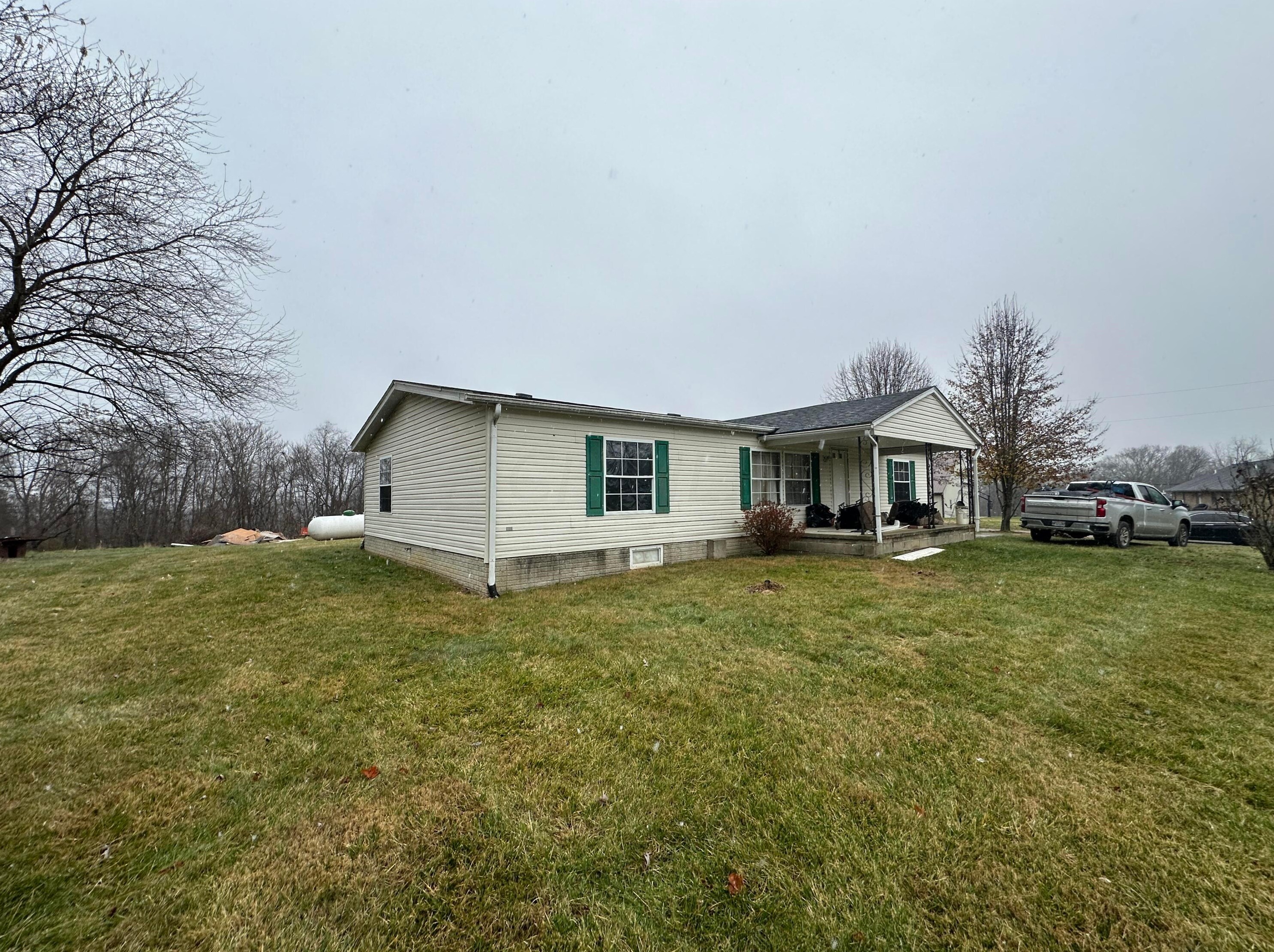 834 Thomas Rd, Hide Away Hills OH  43107-9766 exterior