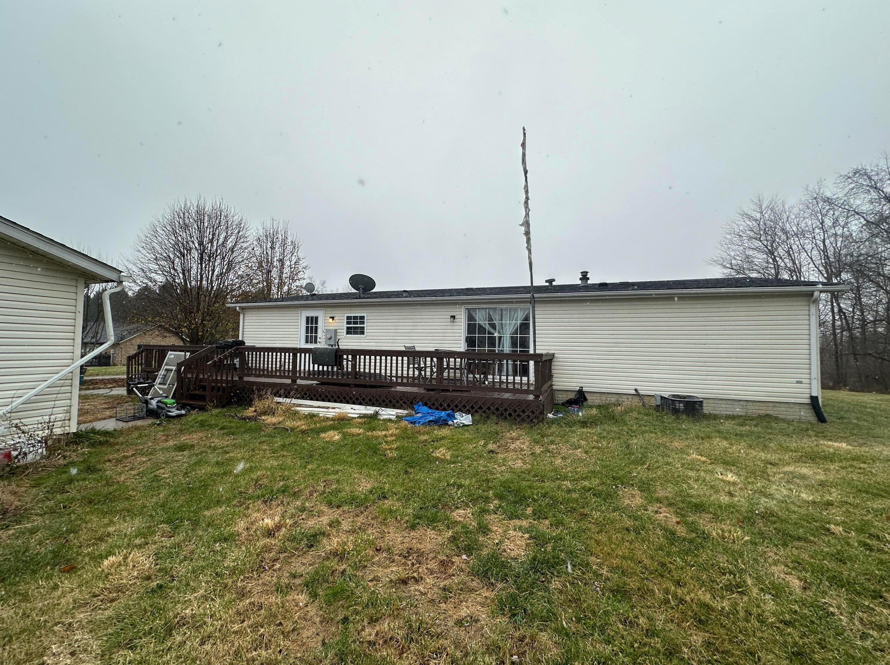 834 Thomas Rd, Hide Away Hills OH  43107-9766 exterior
