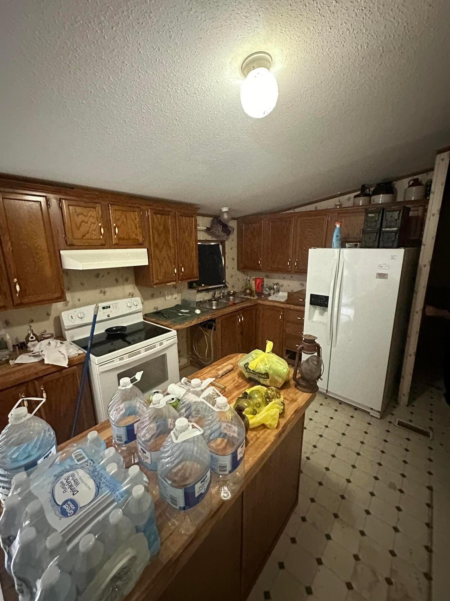 834 Thomas Rd, Hide Away Hills OH  43107-9766 exterior