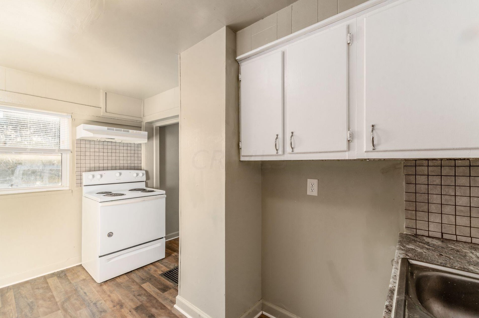 574 Hampton Rd, Columbus OH 43213-2727 exterior