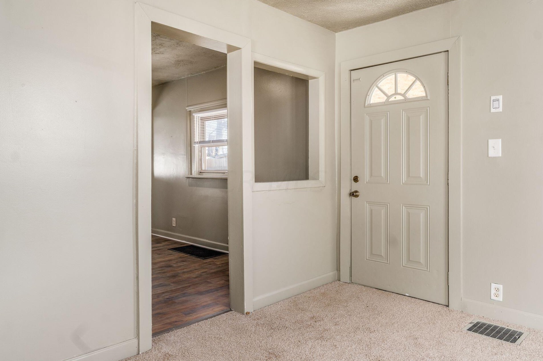 574 Hampton Rd, Columbus OH 43213-2727 exterior