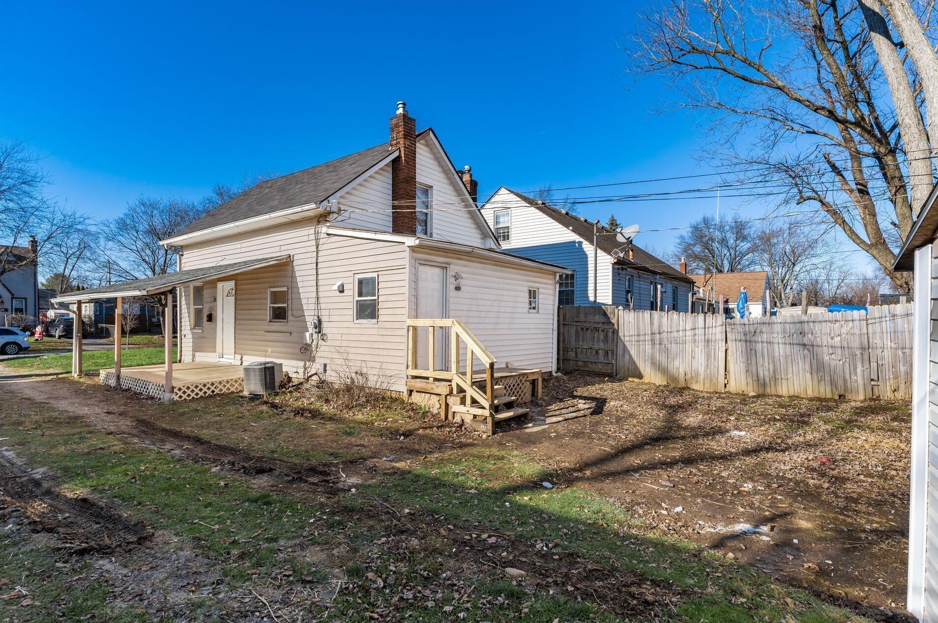 574 Hampton Rd, Columbus OH 43213-2727 exterior