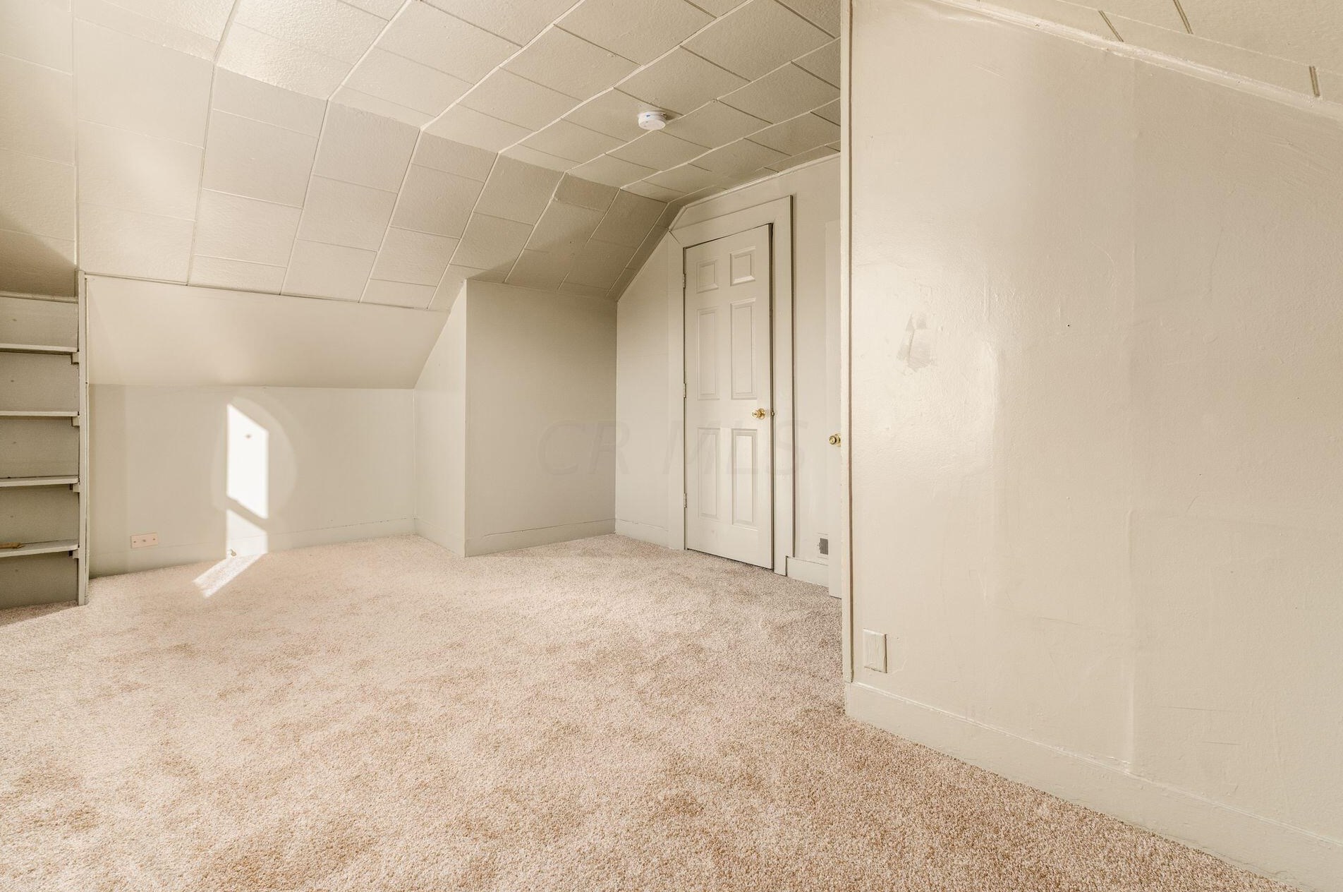 574 Hampton Rd, Columbus OH 43213-2727 exterior