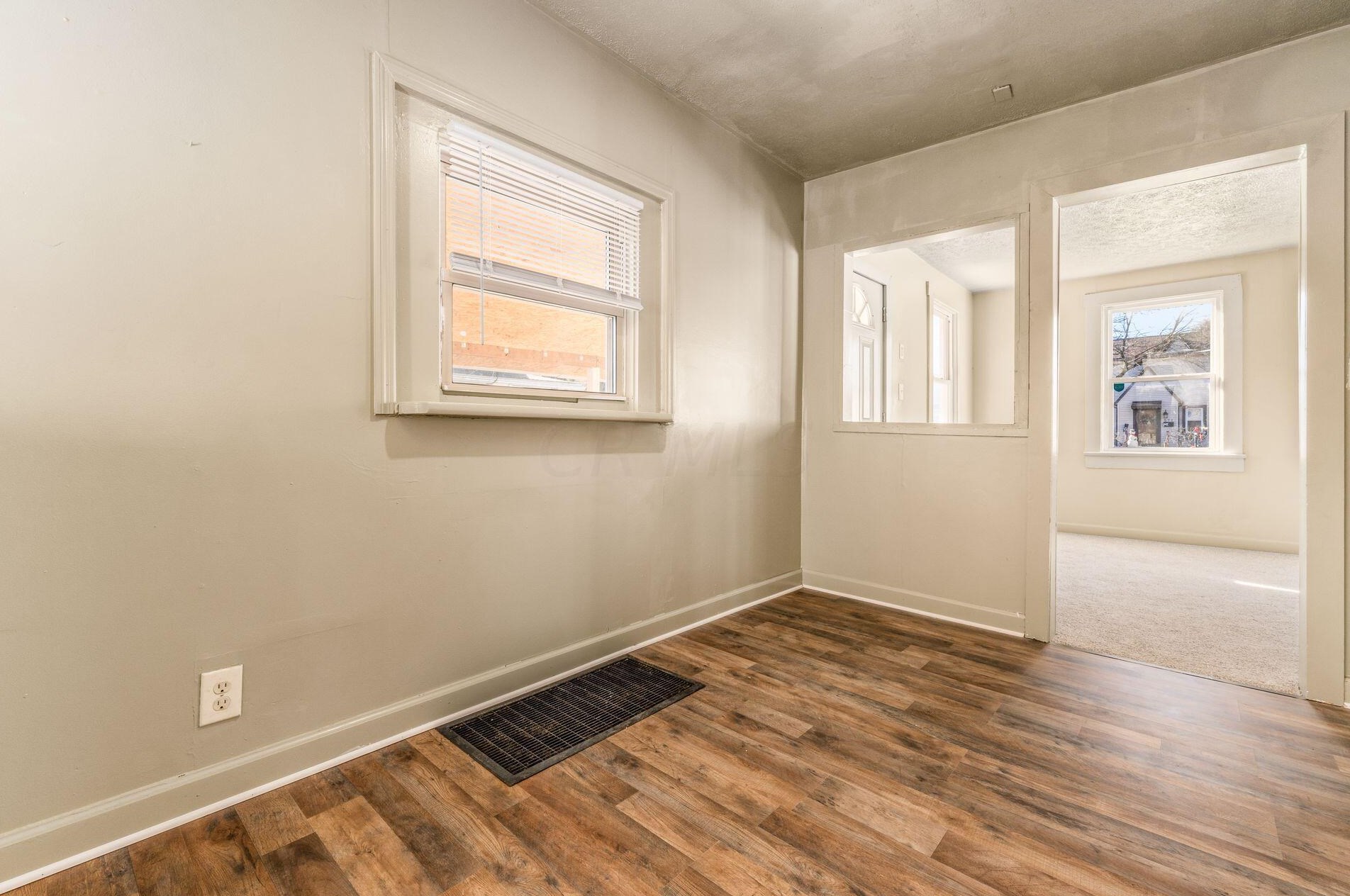 574 Hampton Rd, Columbus OH 43213-2727 exterior