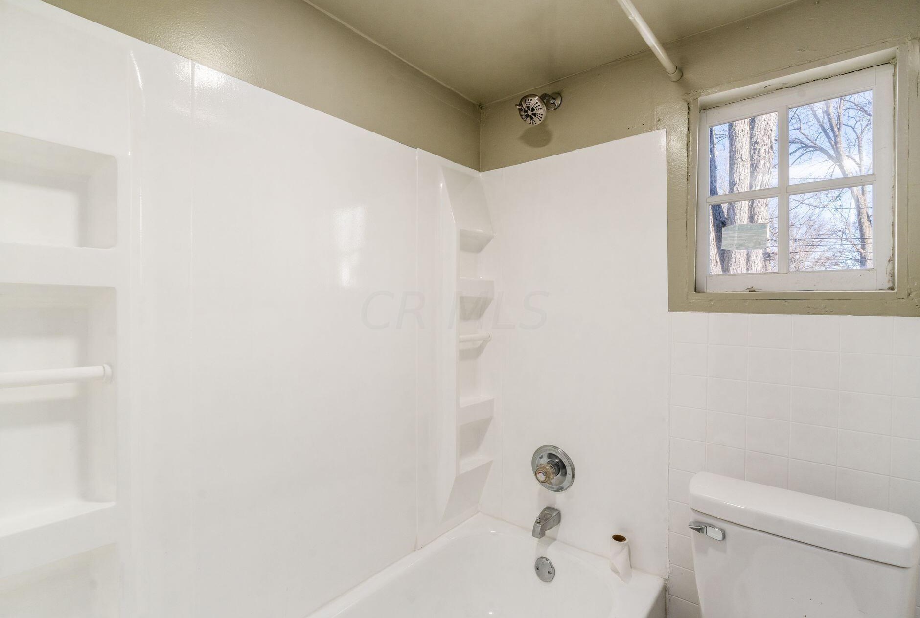 574 Hampton Rd, Columbus OH 43213-2727 exterior