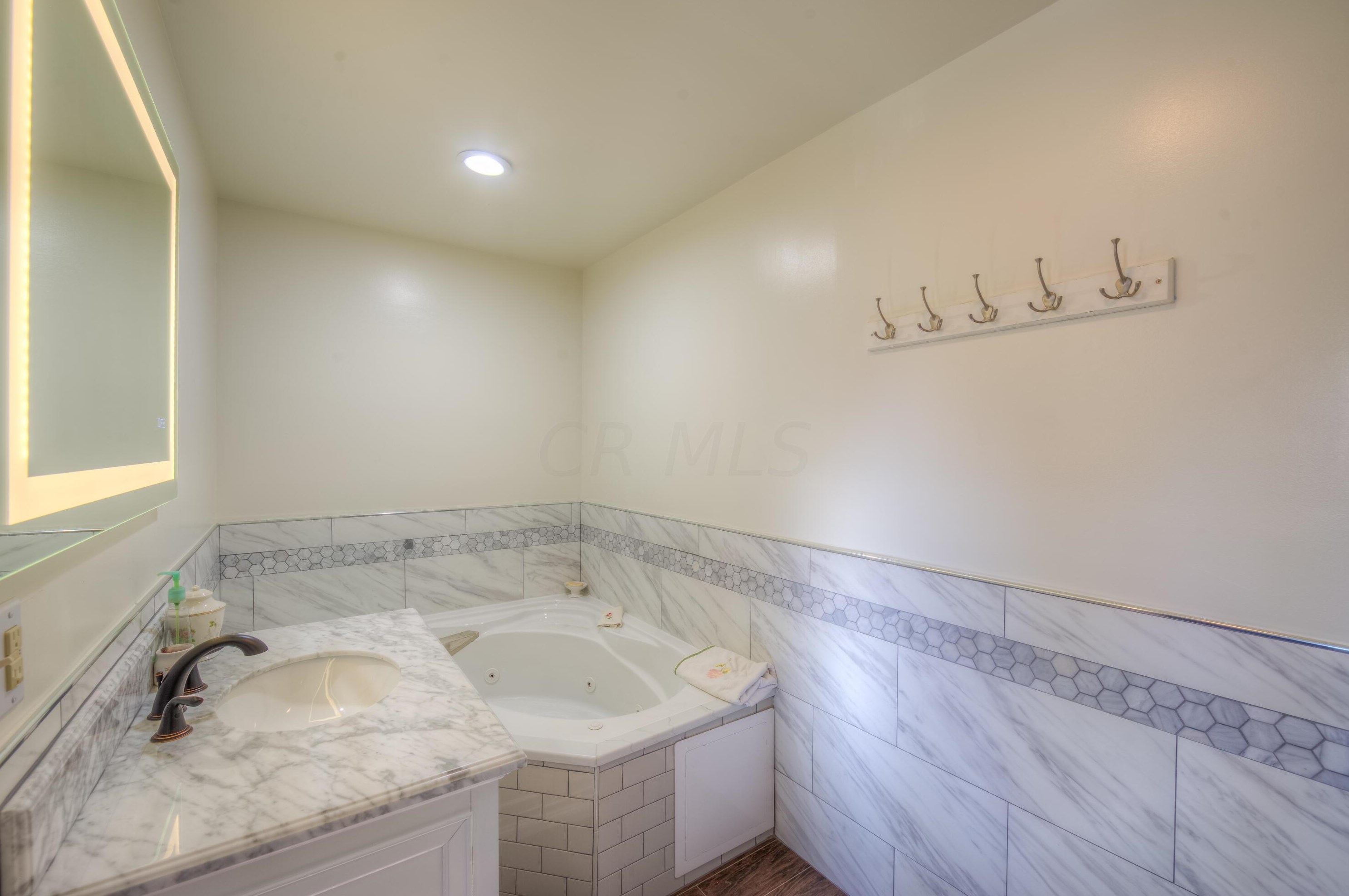 7564 Heatherwood Dr, Cnl Wnchstr OH  43110-8916 exterior