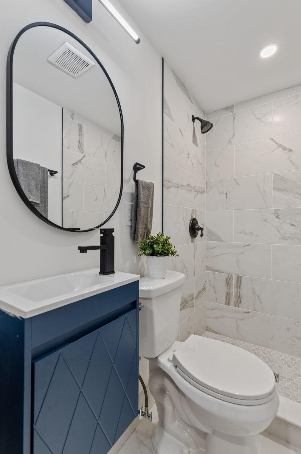 484 Belvidere Ave, Columbus OH  43223-1638 exterior