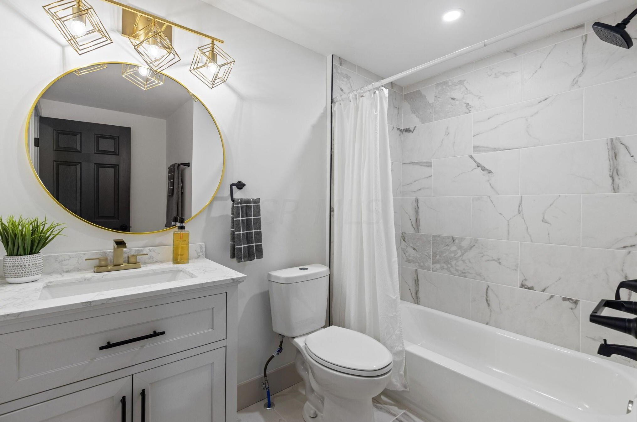 484 Belvidere Ave, Columbus OH  43223-1638 exterior