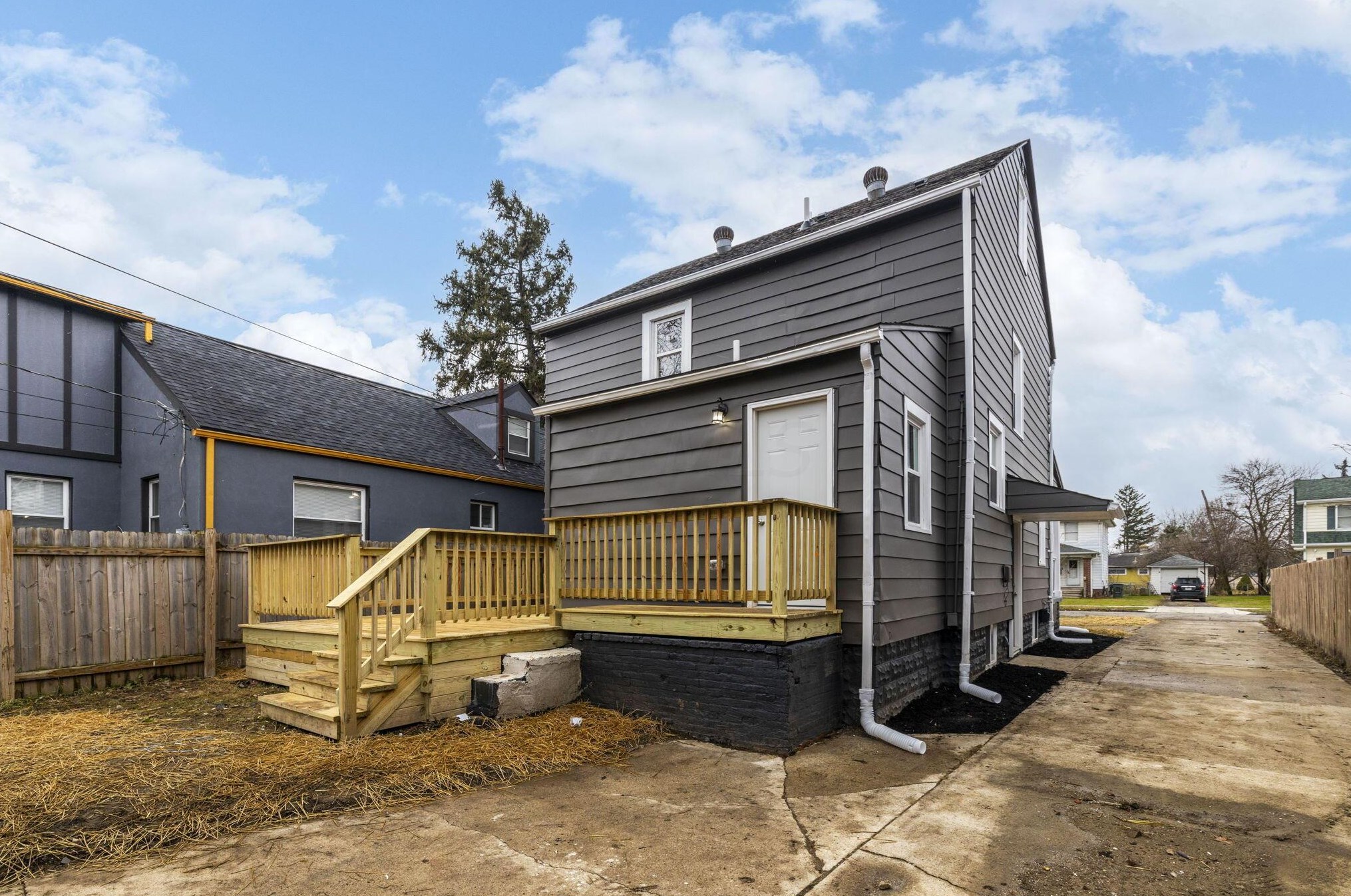 484 Belvidere Ave, Columbus OH  43223-1638 exterior