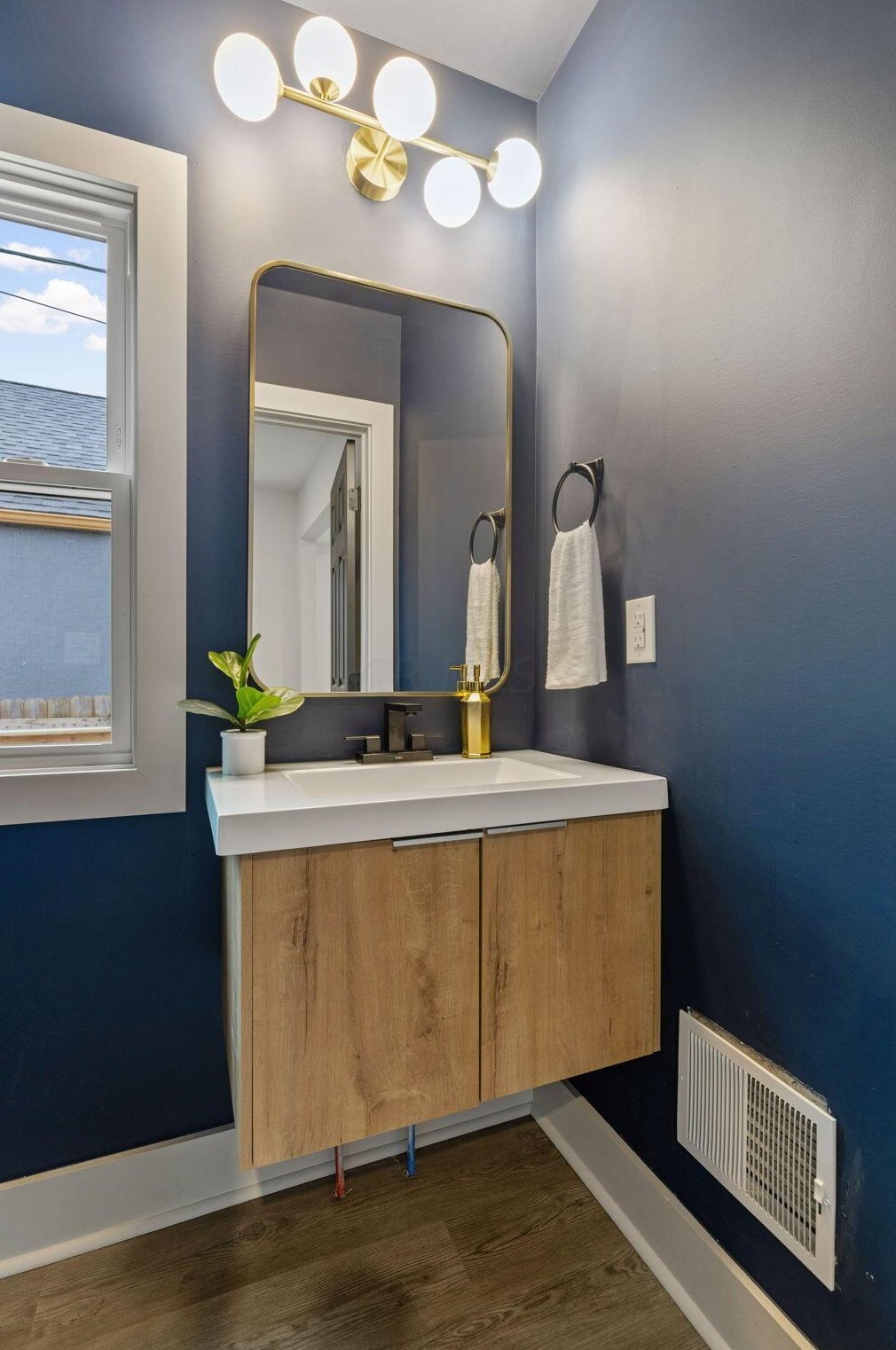 484 Belvidere Ave, Columbus OH  43223-1638 exterior