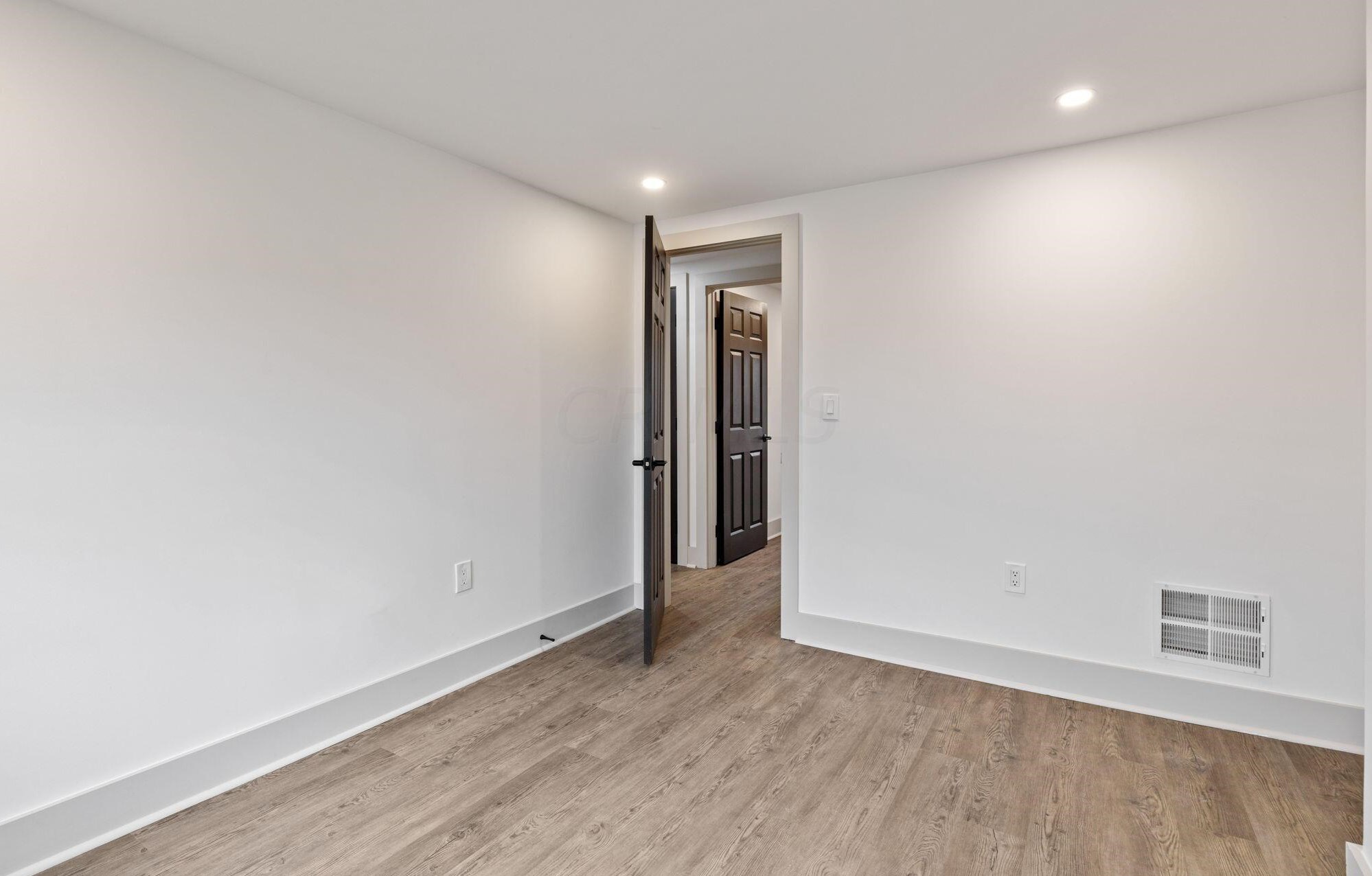 484 Belvidere Ave, Columbus OH  43223-1638 exterior