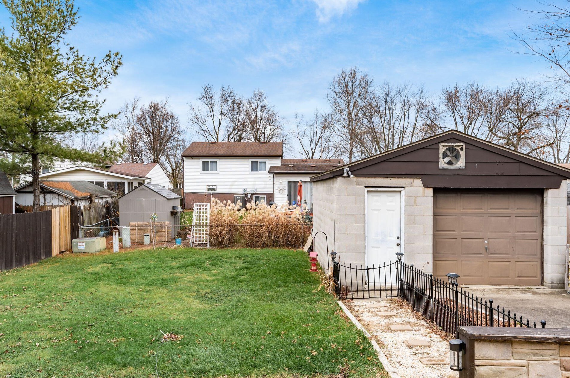 2818 Palisades Ave, Columbus OH  43207-3547 exterior