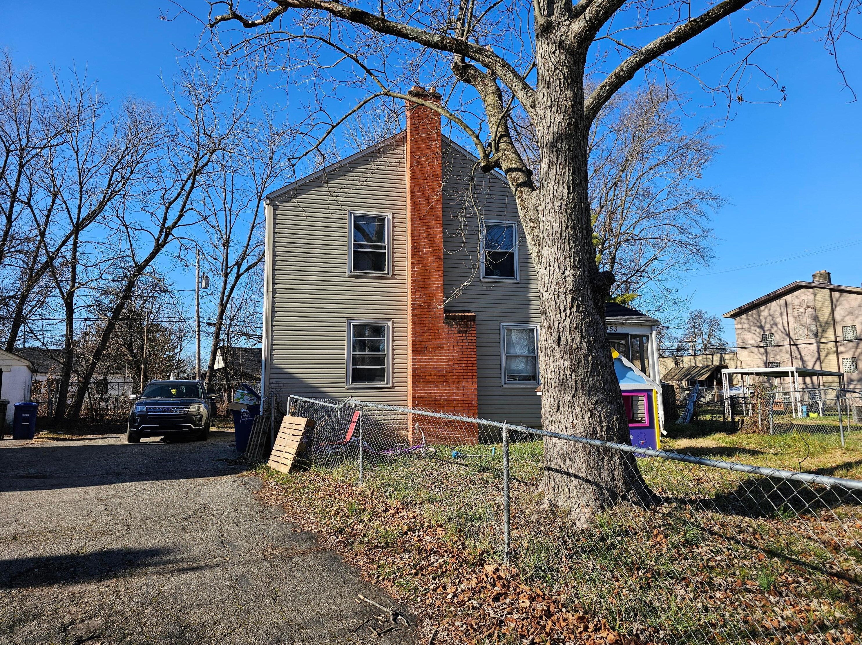 2453 Delbert Rd, Columbus OH  43211-1882 exterior