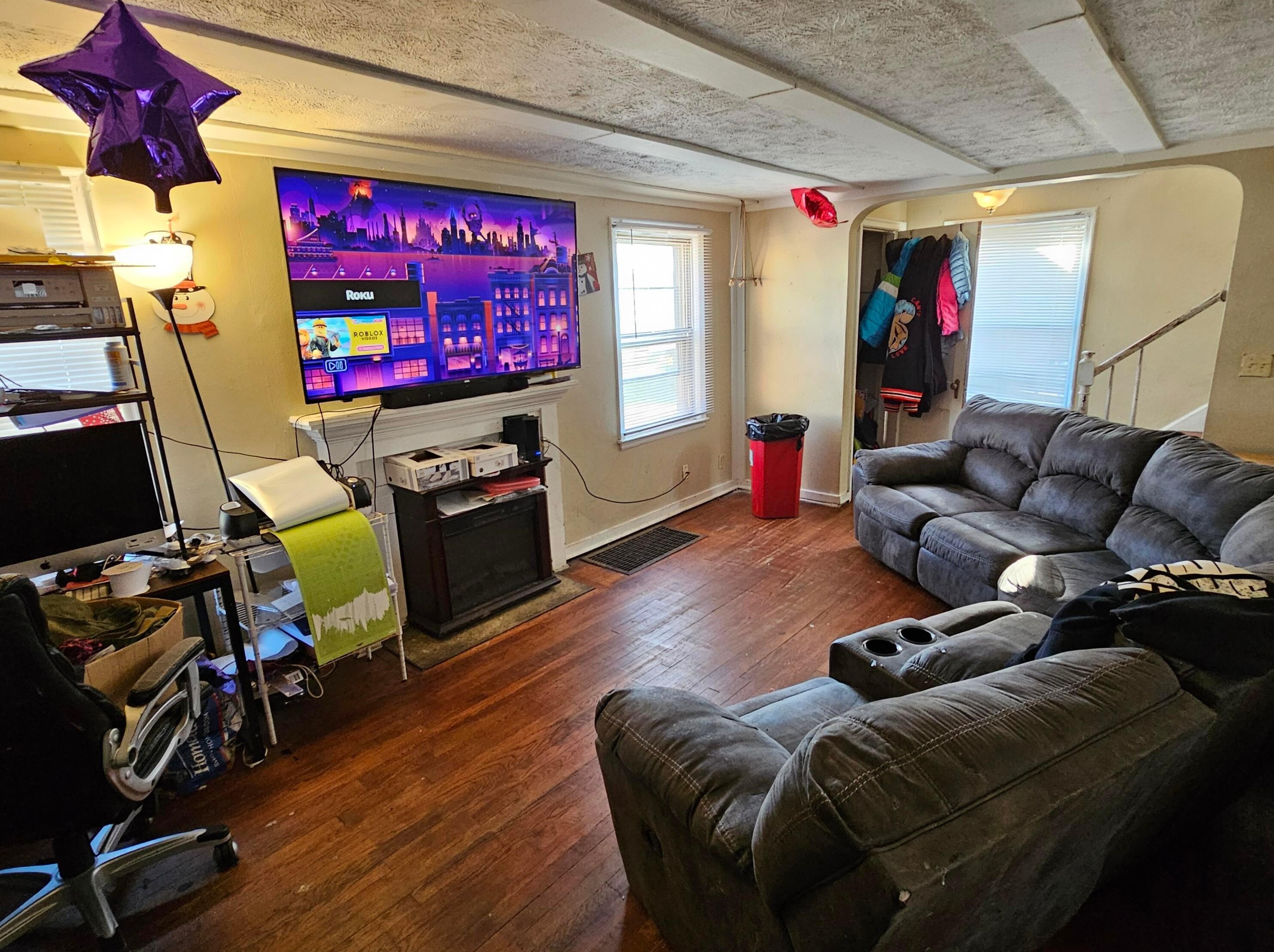 2453 Delbert Rd, Columbus OH  43211-1882 exterior