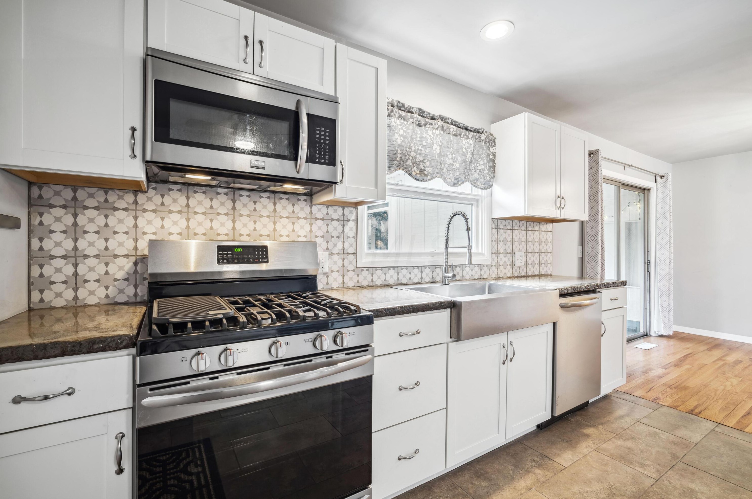 2319 Bellevue Ave, Columbus OH 43207-2504 exterior