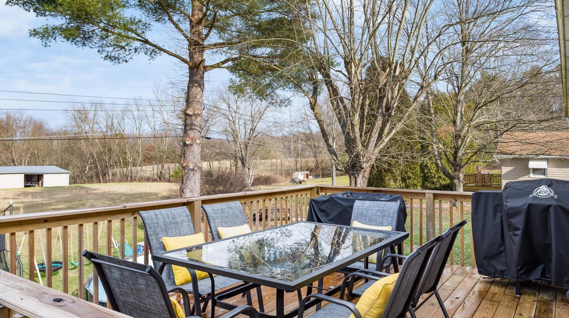 325 Mohican Dr, Crooksville OH  43731-9729 exterior