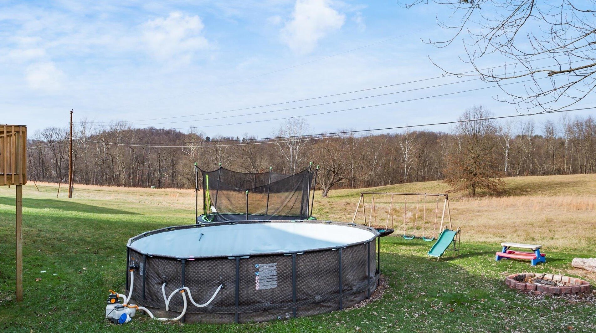 325 Mohican Dr, Crooksville OH  43731-9729 exterior