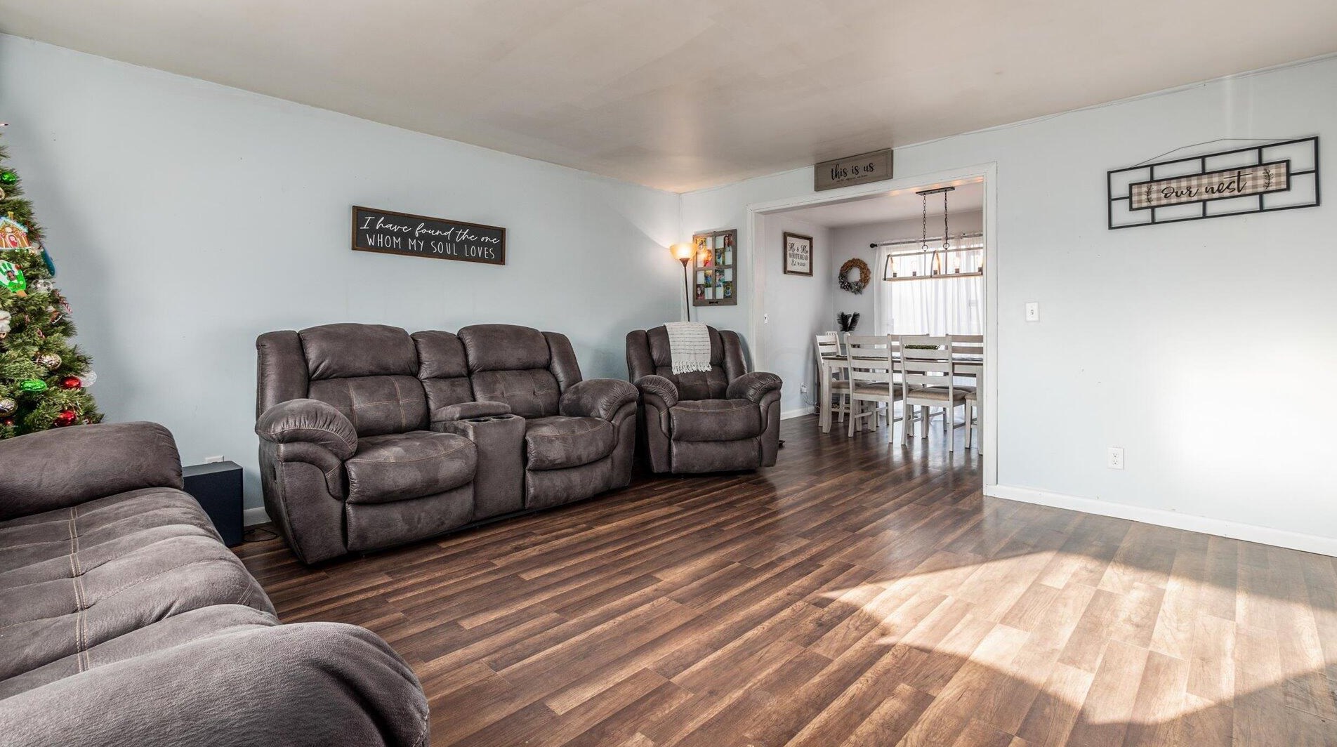 325 Mohican Dr, Crooksville OH  43731-9729 exterior
