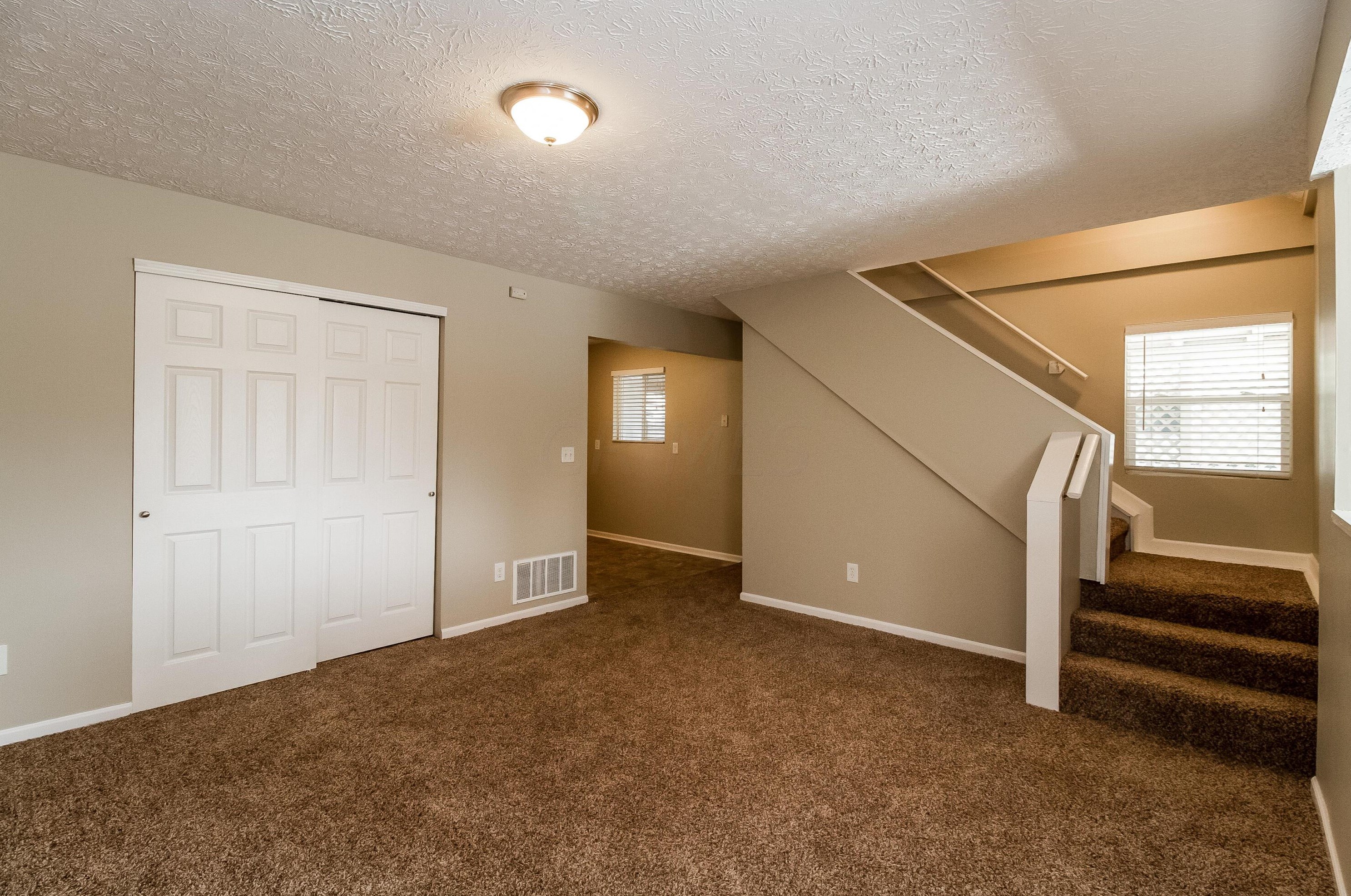 5080 Dimson Dr, Columbus OH  43213-2412 exterior