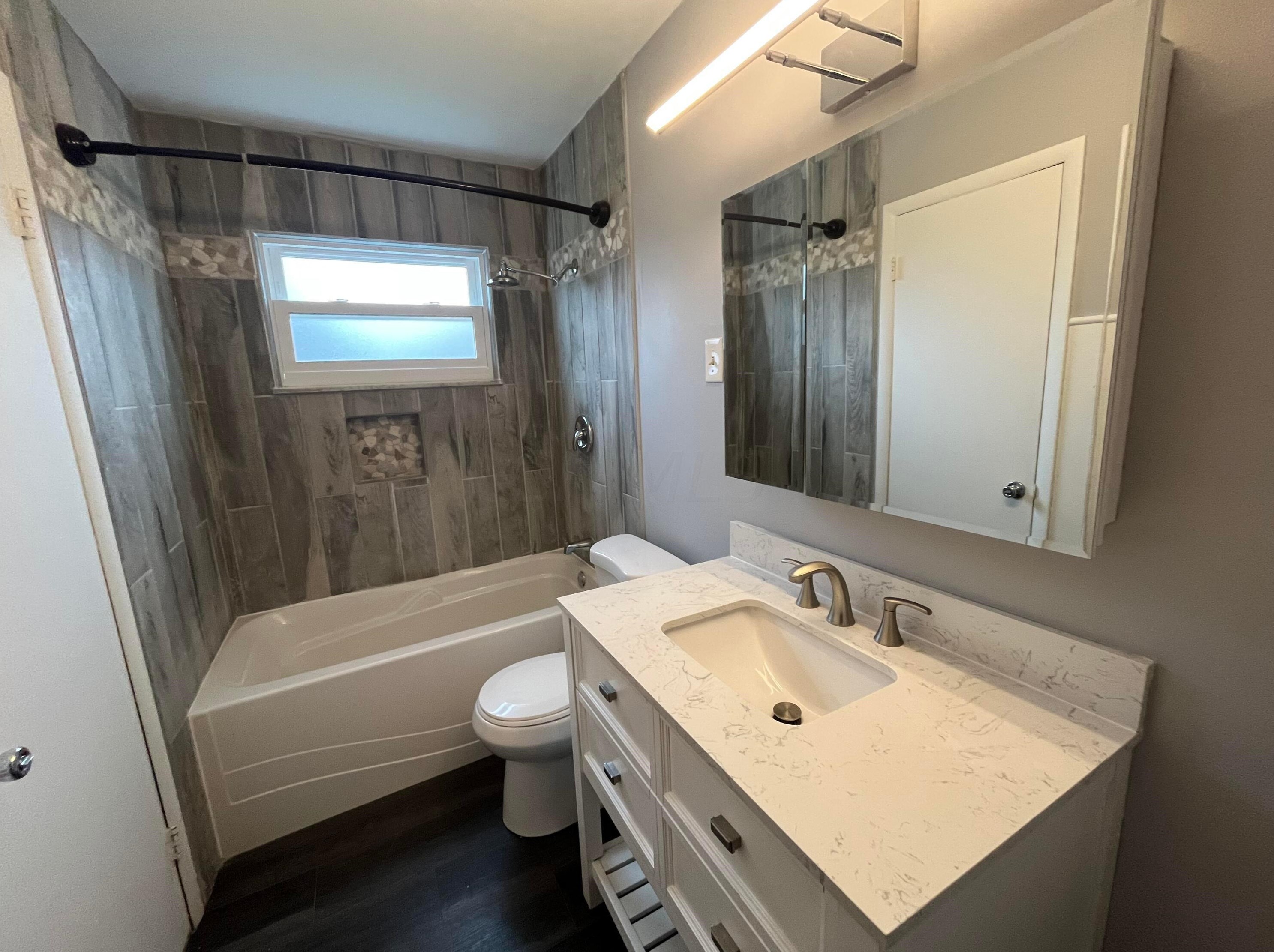 3810 Noe Bixby Rd, Columbus OH  43232-6163 exterior