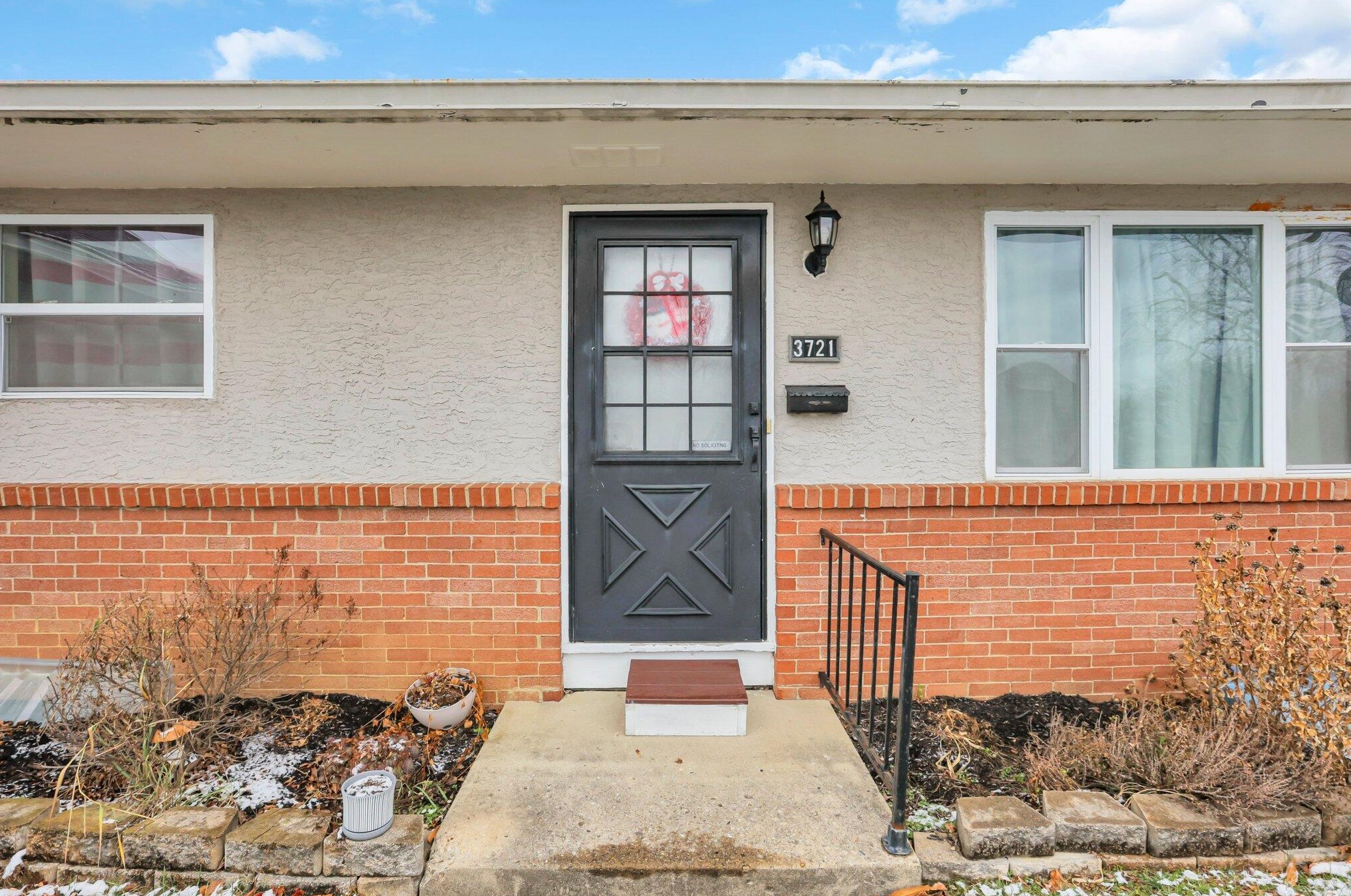 3719 Mccarley Dr, Columbus OH 43228-3134 exterior