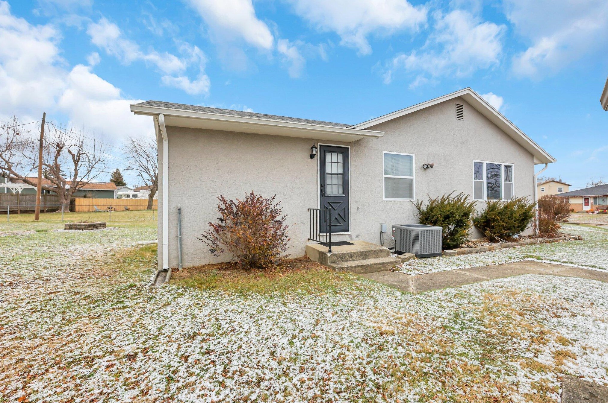 3719 Mccarley Dr, Columbus OH 43228-3134 exterior