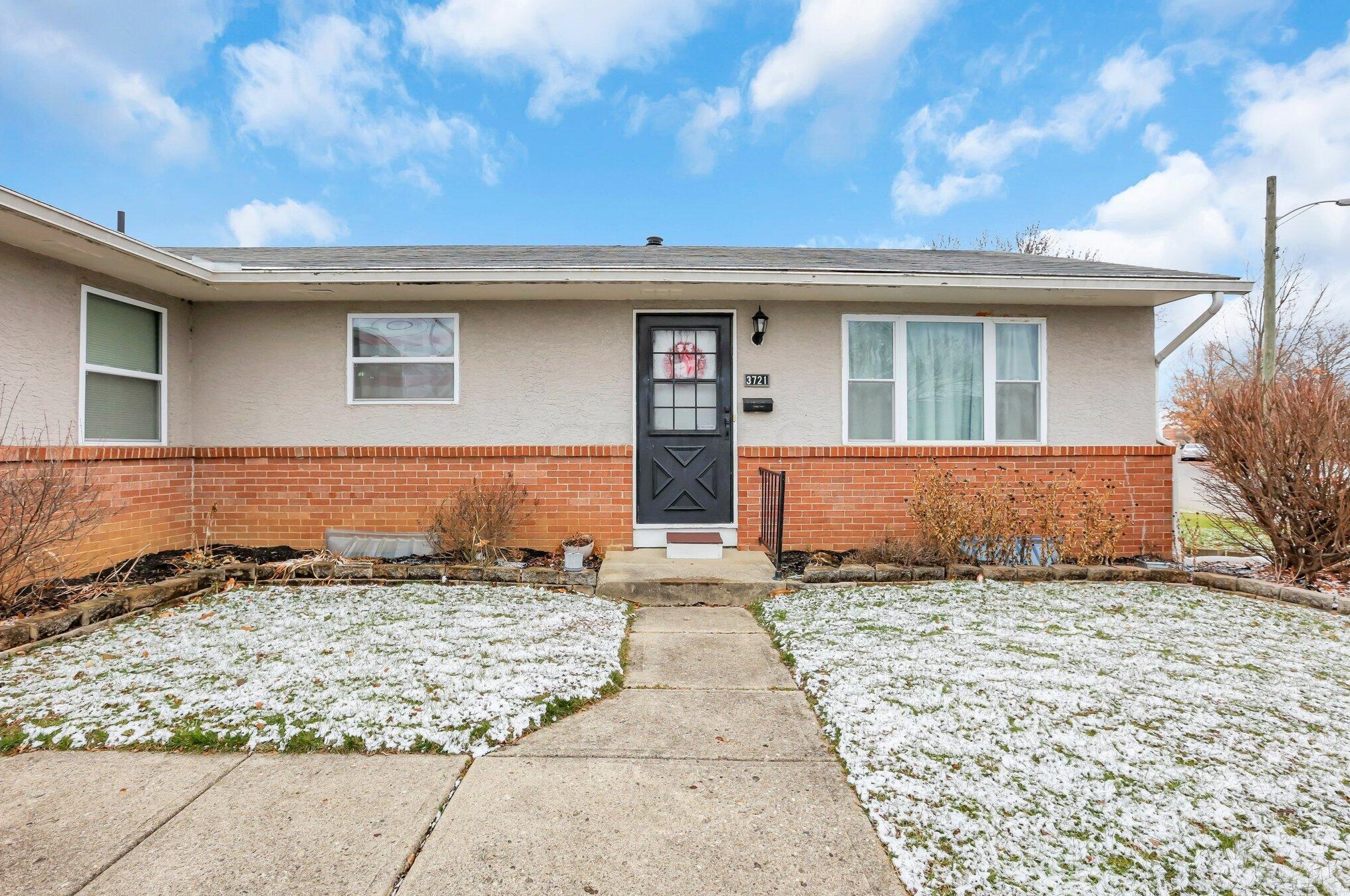 3721 Mccarley Dr, Columbus OH  43228-3134 exterior