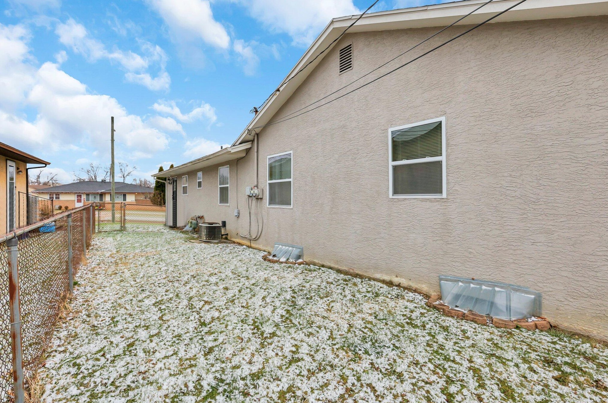 3719 Mccarley Dr, Columbus OH 43228-3134 exterior