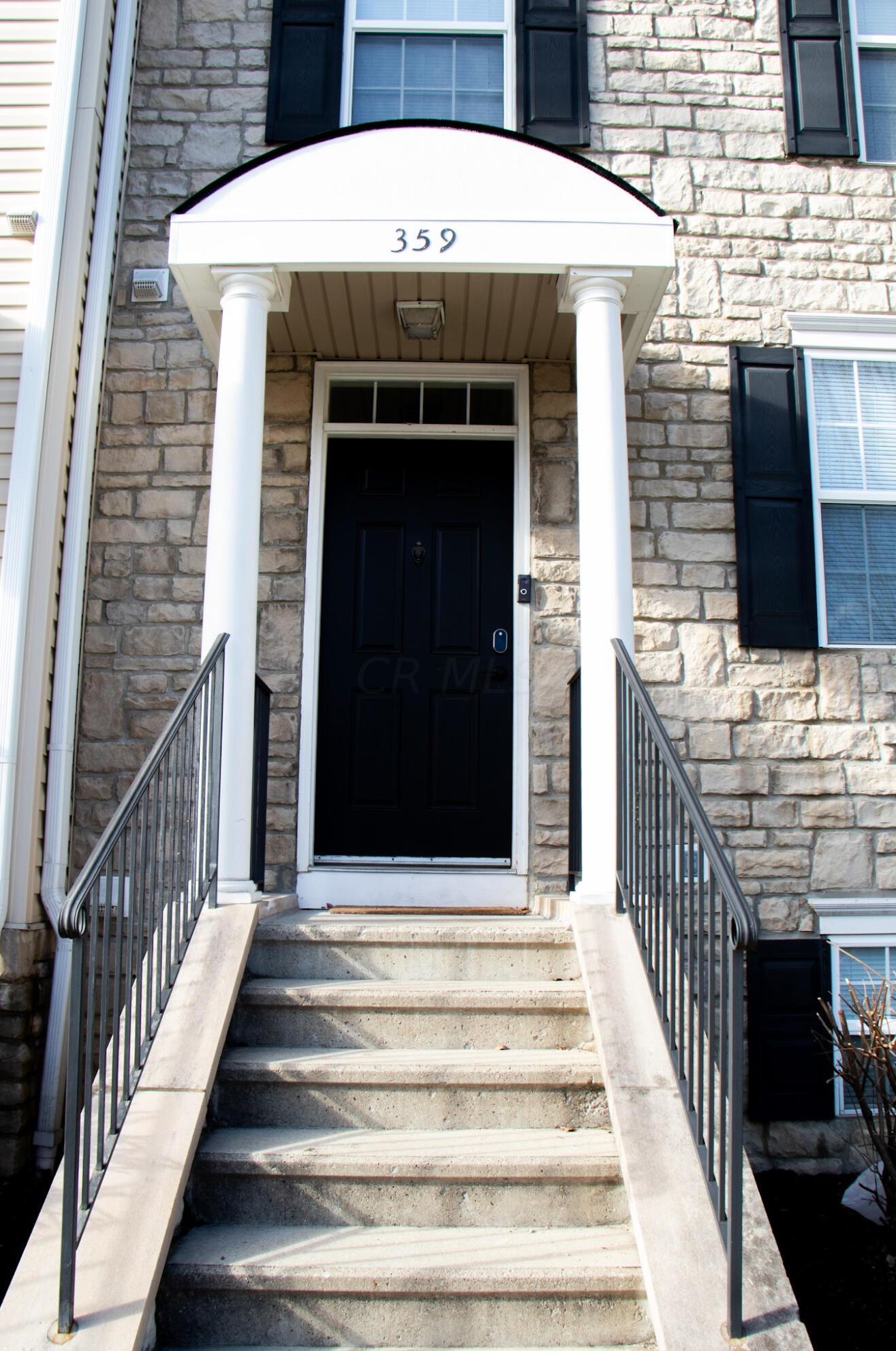 359 Oxford Oak Dr, Blacklick OH  43004-8484 exterior