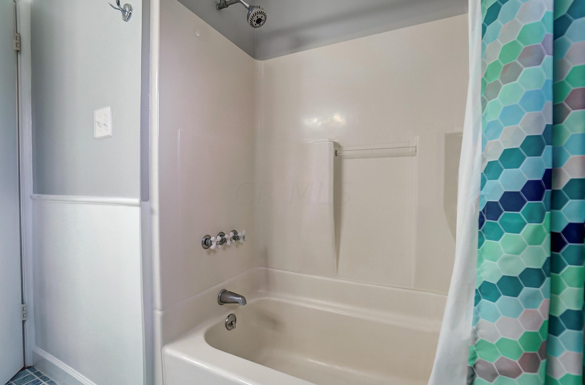 722 Harley Dr, Columbus OH 43202-1807 exterior