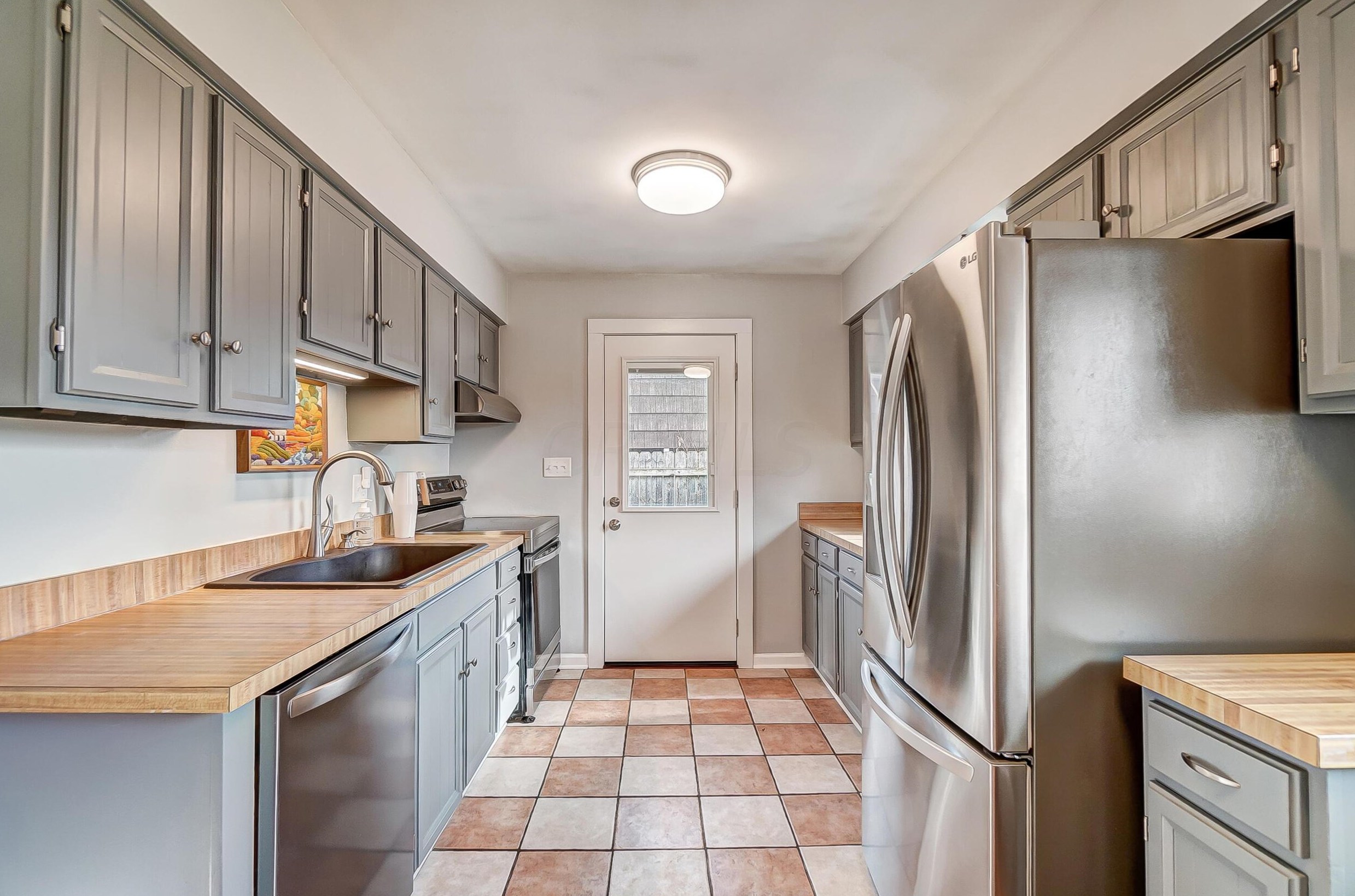 722 Harley Dr, Columbus OH 43202-1807 exterior