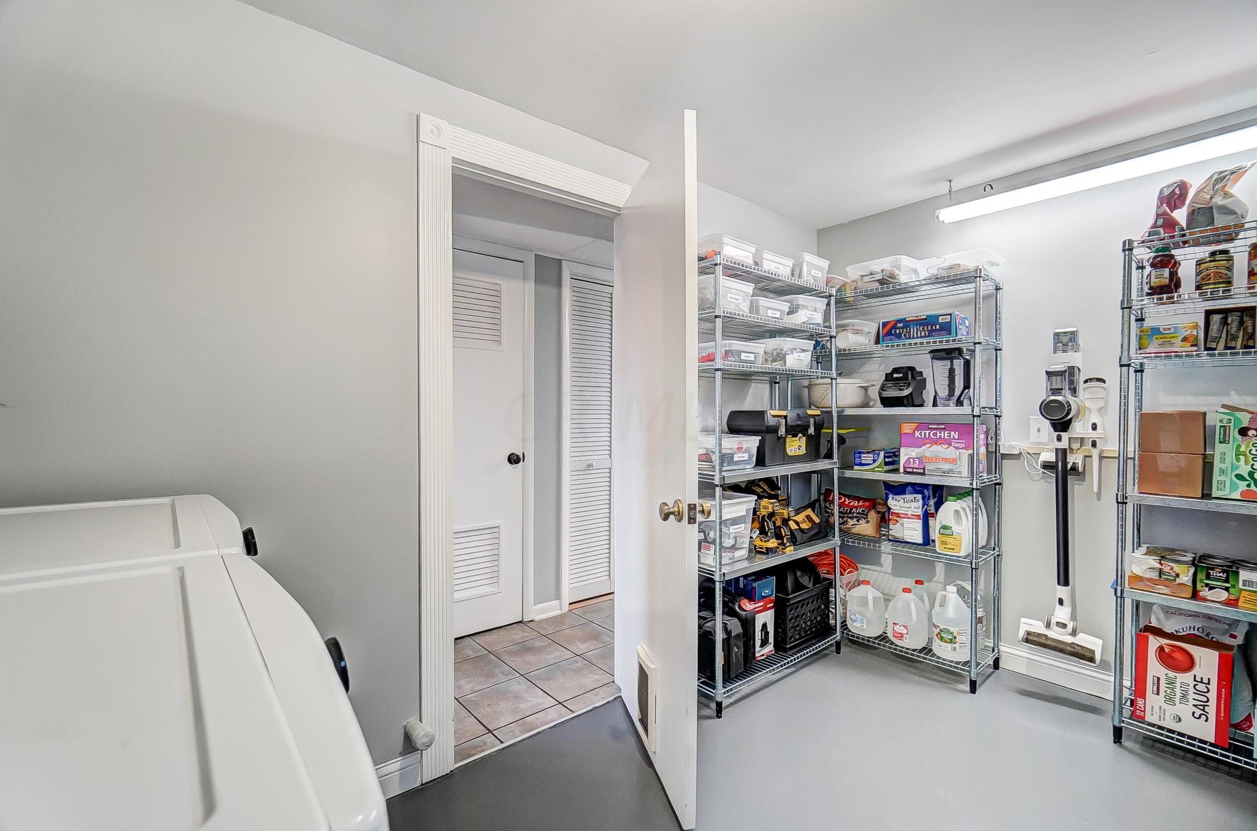 722 Harley Dr, Columbus OH 43202-1807 exterior