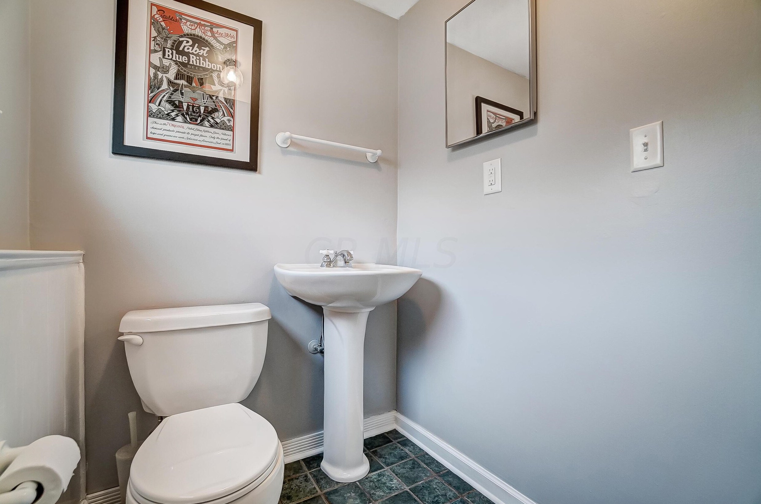 722 Harley Dr, Columbus OH 43202-1807 exterior