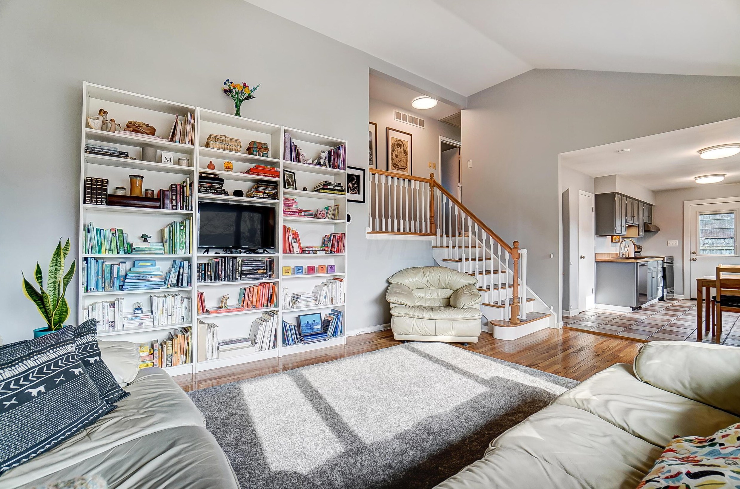 722 Harley Dr, Columbus OH 43202-1807 exterior